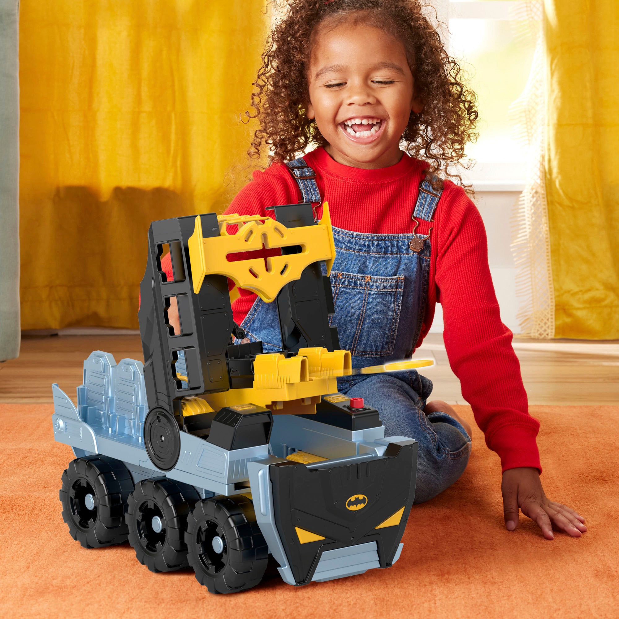 Fisher-Price® Spielzeug-Auto »Imaginext DC Super Freunde Mega Bat-Transformer«, mit Licht und Sound
