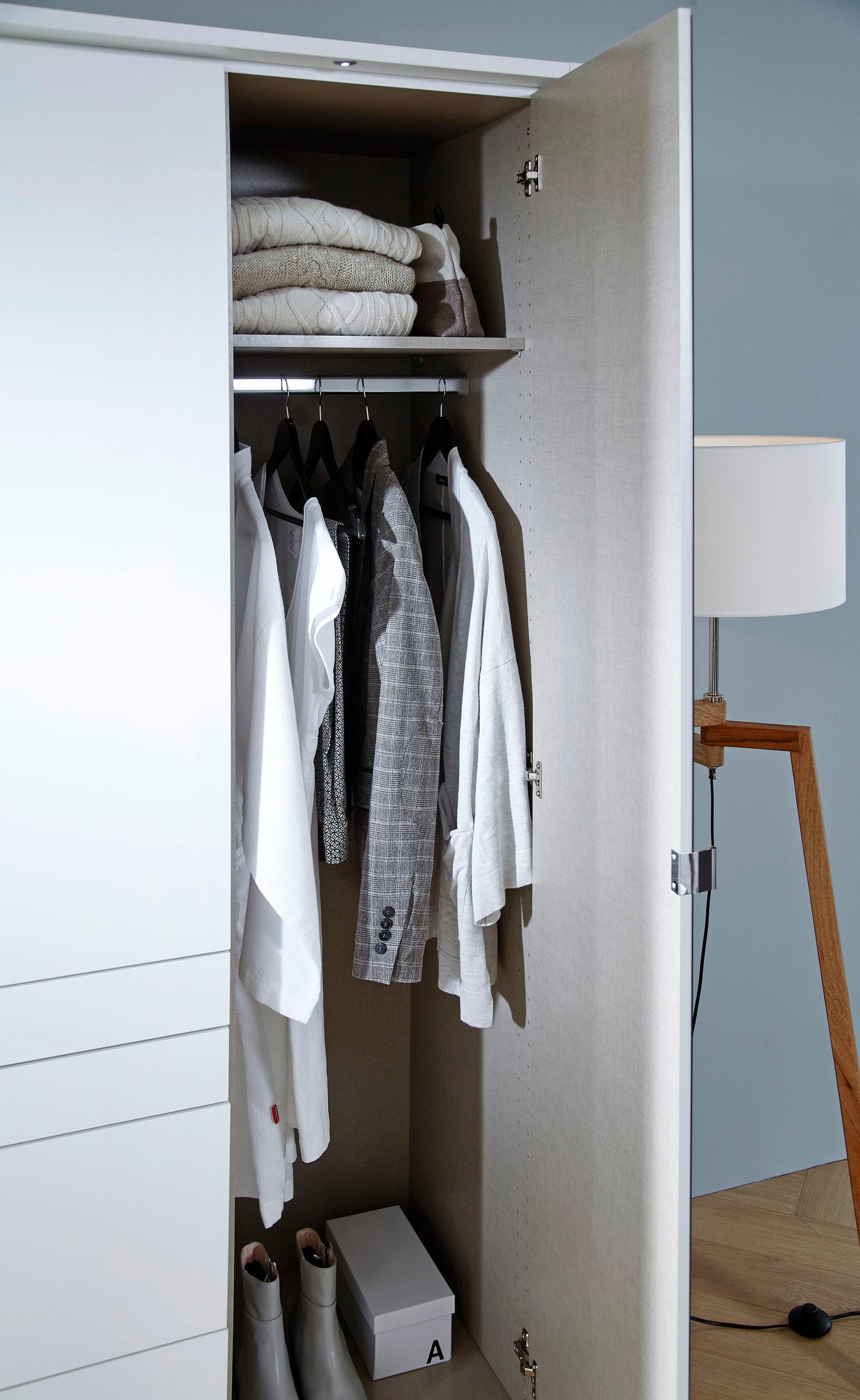 rauch Drehtürenschrank »Kleiderschrank Schrank Garderobe Garderobenschrank Topseller HOMBURG« inkl. Passepartout, oberer Schubkasten mit Einteilung MADE IN GERMANY