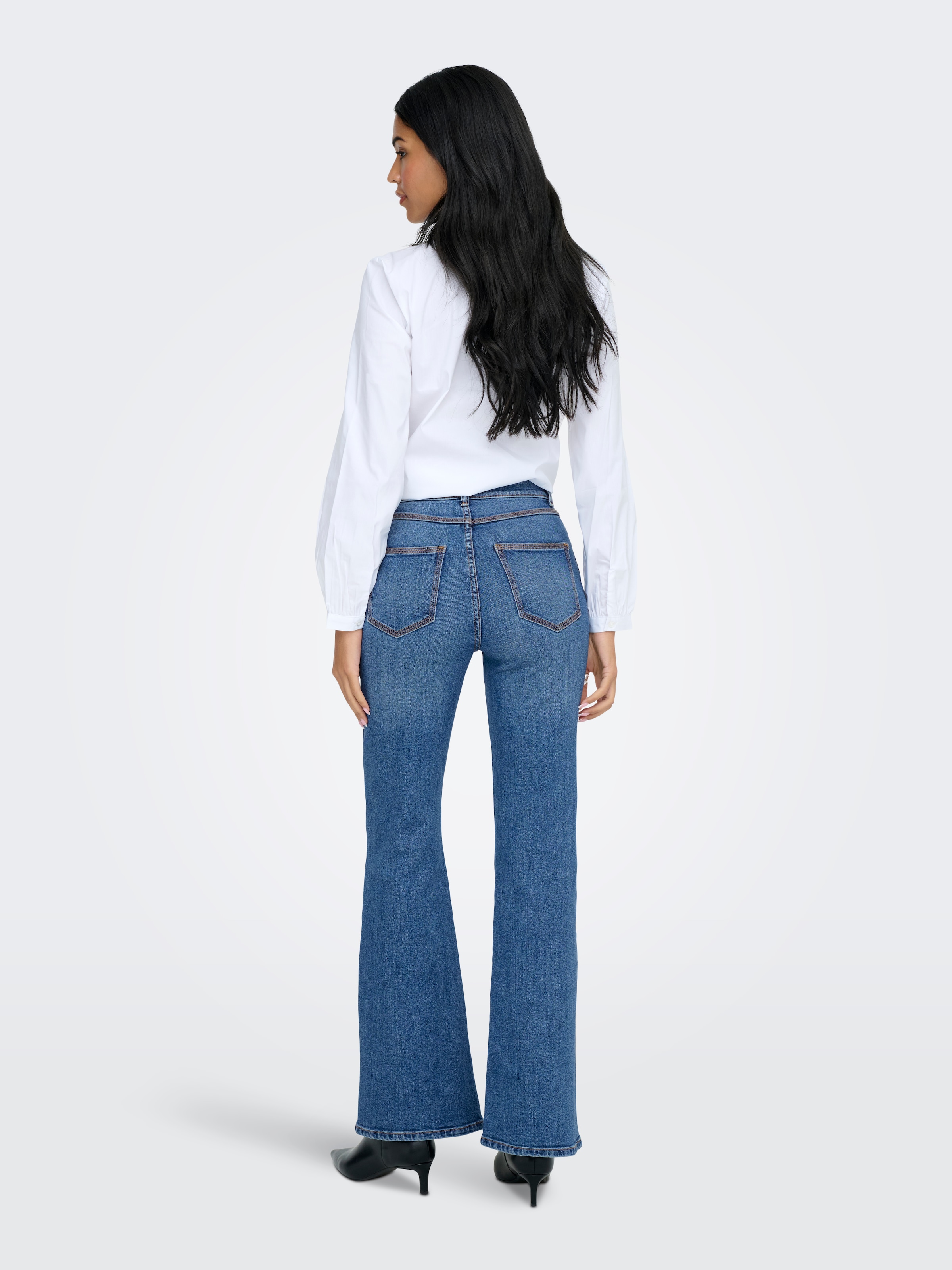 ONLY Bootcut-Jeans »ONLJUICY HW FLARE RHINESTONE DNM AZG« mit dezenter Verzierung