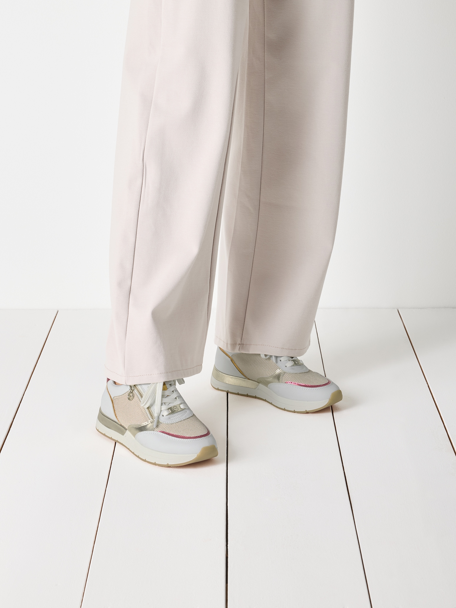 Tamaris Keilsneaker, Freizeitschuh, Halbschuh, in schmaler Form, vegane Verarbeitung