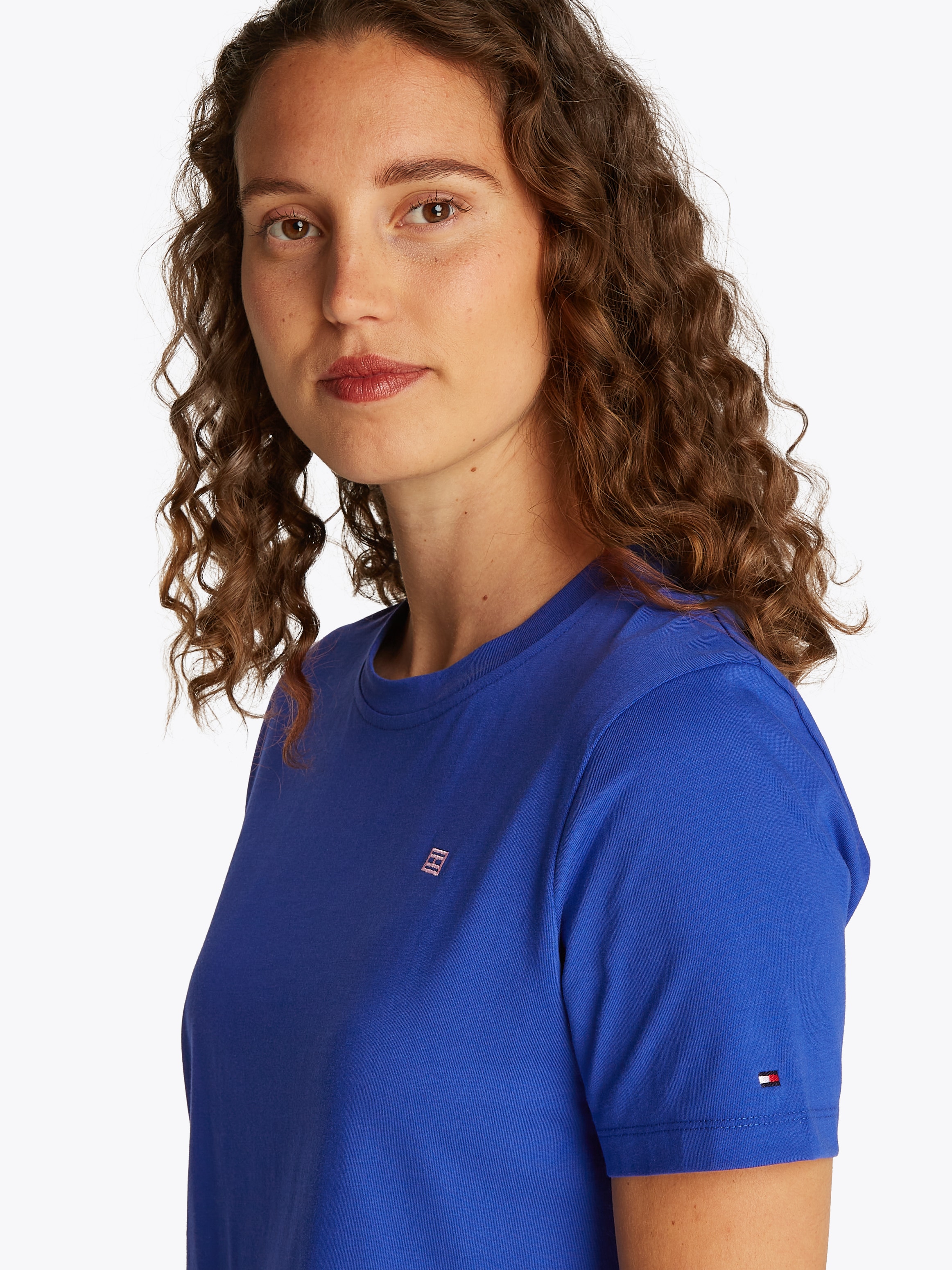 Tommy Hilfiger T-Shirt »REG CONTRAST FLAG SS TEE«, mit Logostickerei