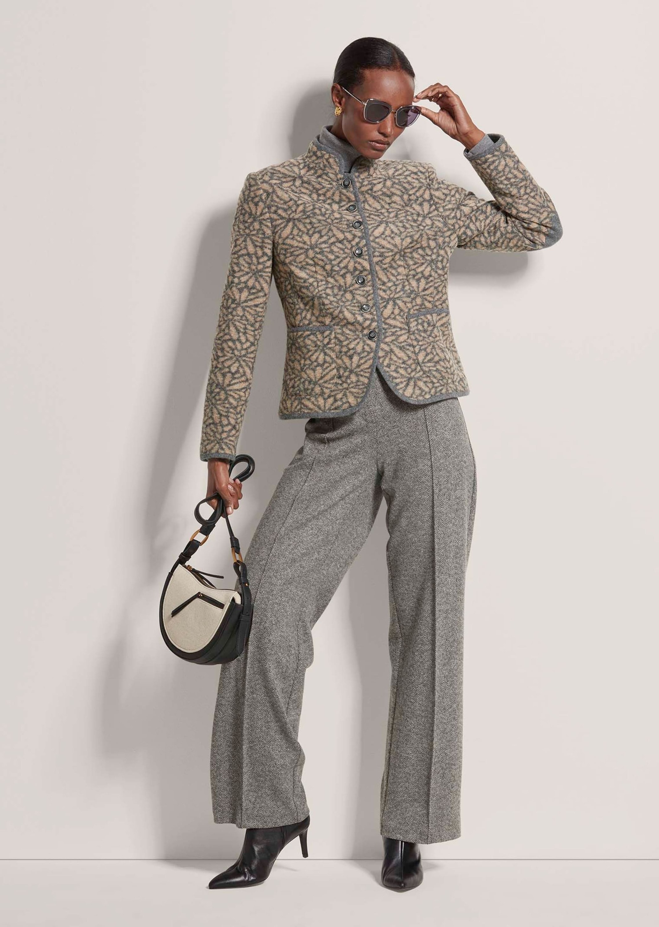 MADELEINE Kurzblazer »Kurzblazer Verkürzter Wollblazer mit Stehkragen, Taschen«