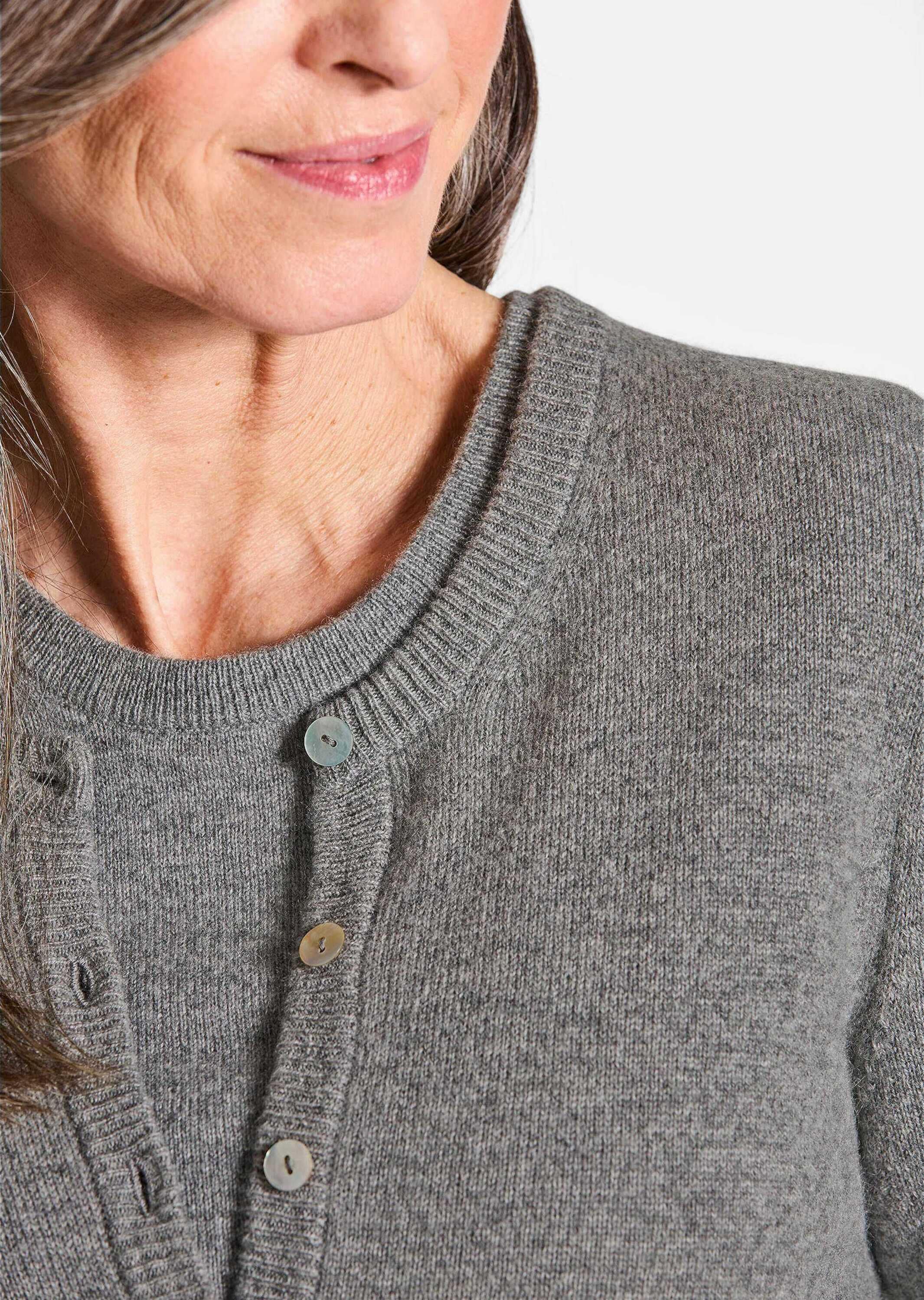 GOLDNER Strickjacke »Kurzgröße Eleganter Herbstcardigan mit Rundhals« Ohne