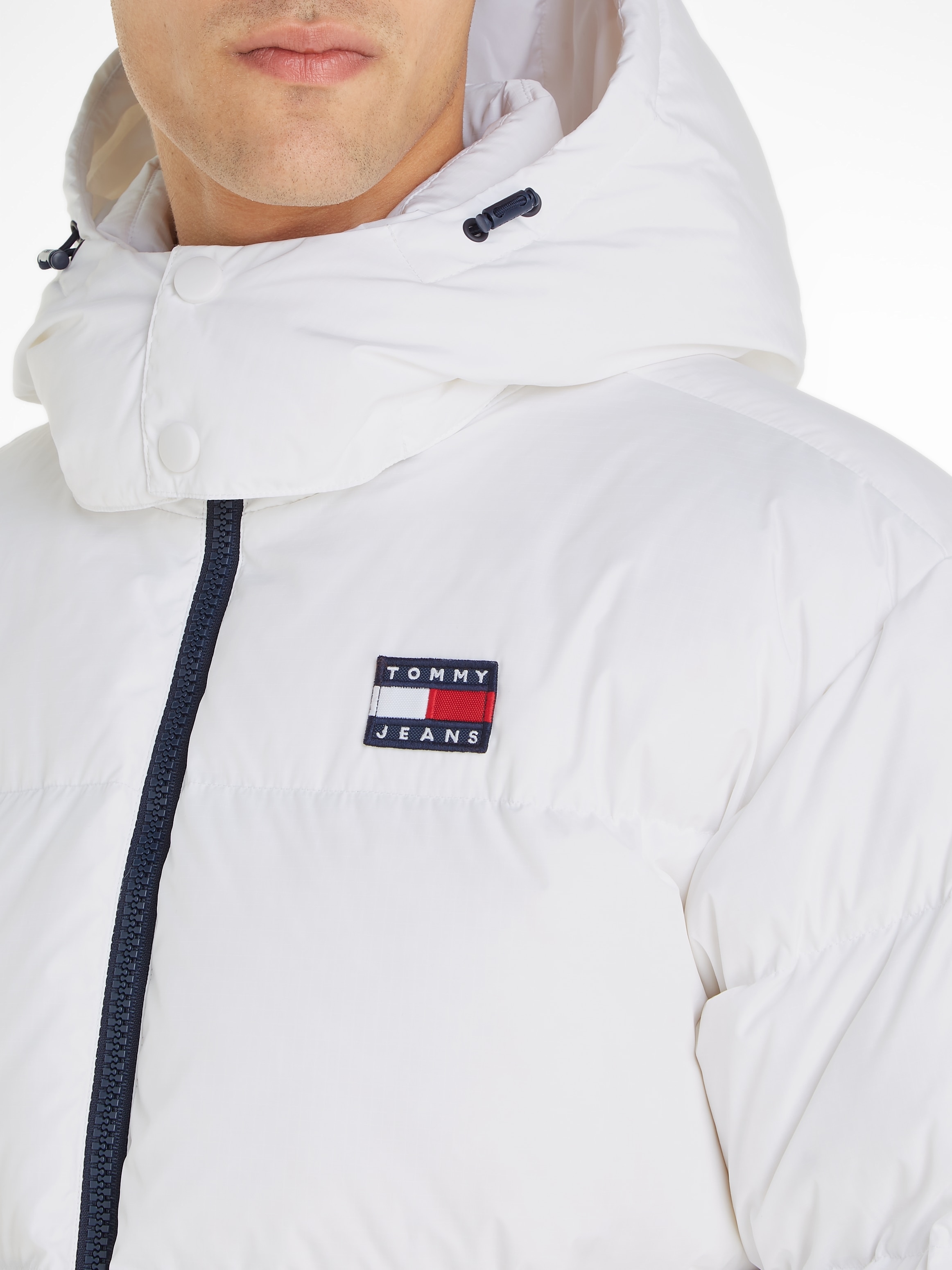 Tommy Jeans Steppjacke »TJM ALASKA PUFFER«, mit Kapuze, mit Markenlabel