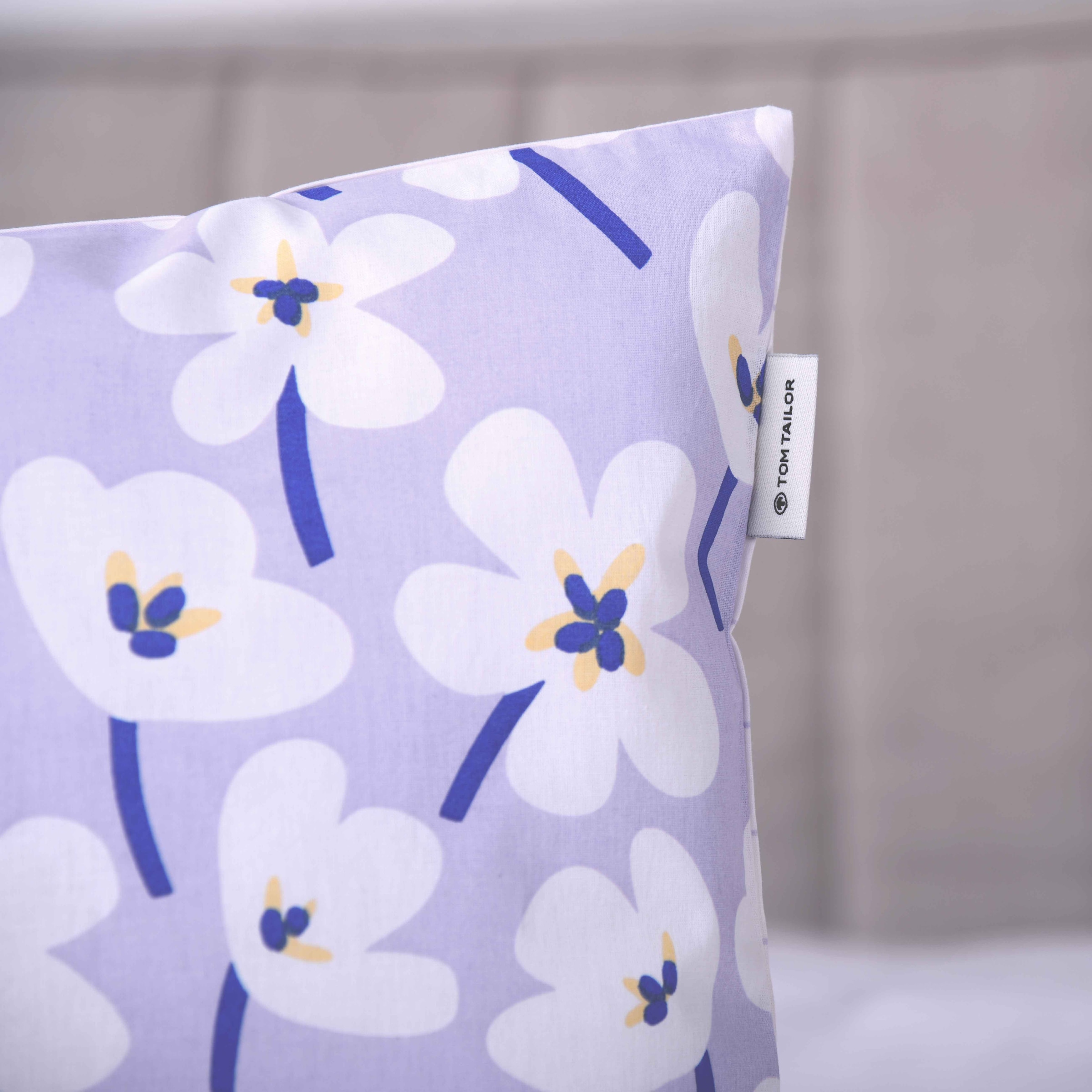 TOM TAILOR HOME Kissenhülle »new bedroom, FRESH FLOWERS, 40x40cm oder 40x80cm«, (1 St.), mit farbigem Markenreißverschluss