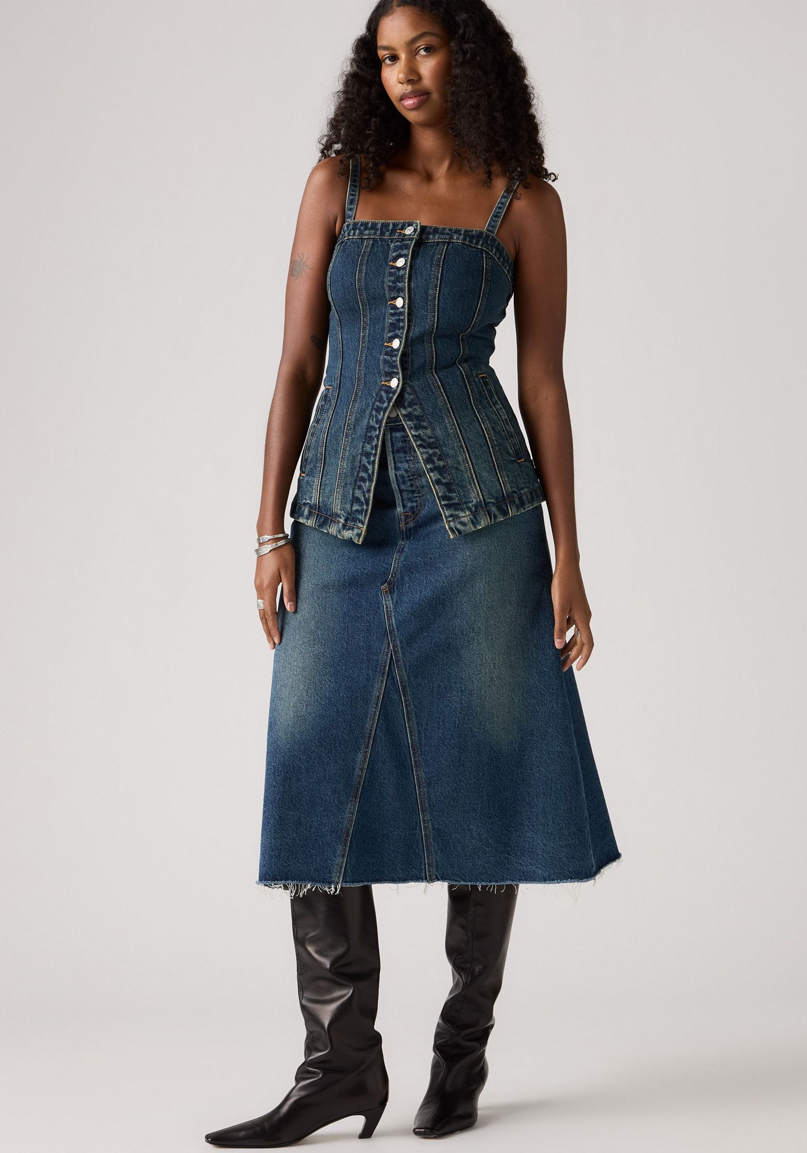 Levi's® Jeansrock »HR A LINE DECON SKIRT«, in trendy Midi-Länge mit ausgefranster Kante