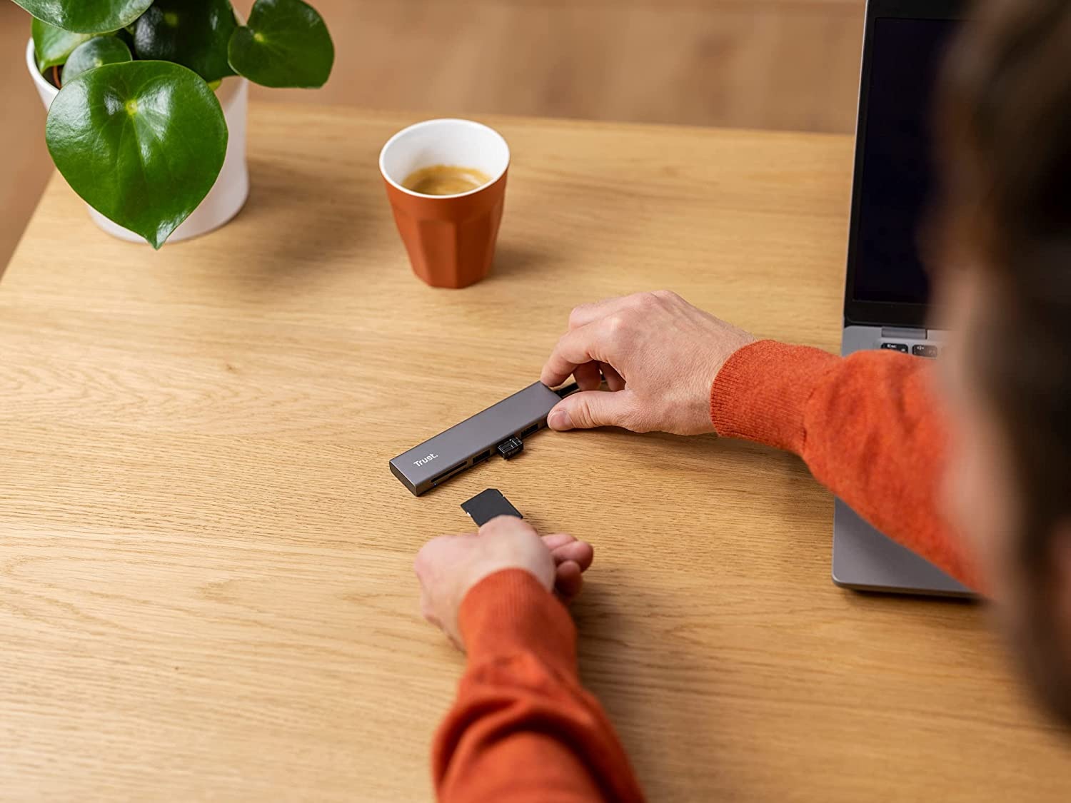 Trust Adapter »HALYX FAST USB-C HUB & CARD READER«, 15 cm