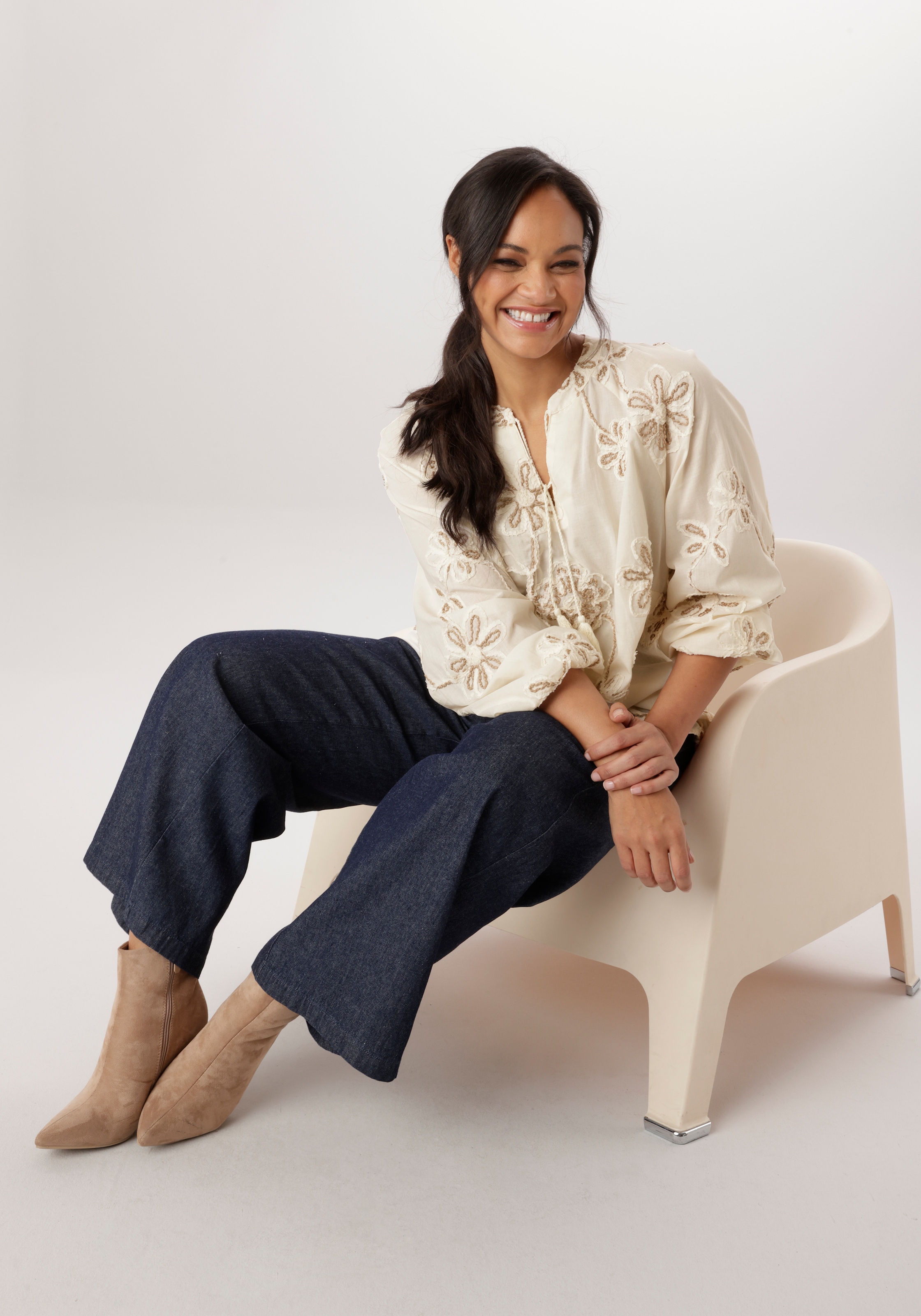 Aniston PLUS Schlupfbluse mit schöner toniger Stickerei - NEUE KOLLEKTION