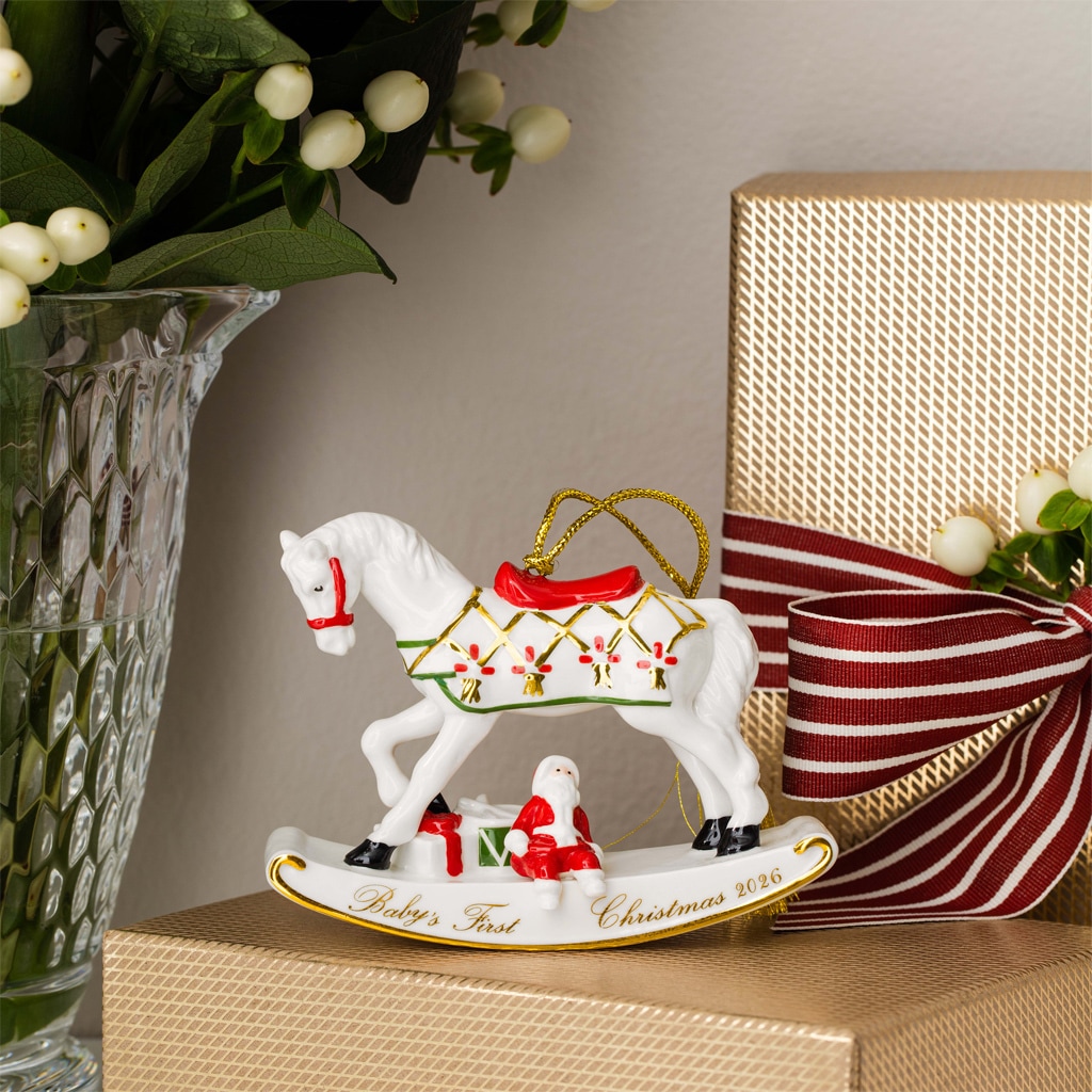 Villeroy & Boch Weihnachtsfigur »Ornamente Schaukelpferd 2026 Christmas Classics 10,9 x 3,8 x 8,9 cm 6er Set weiß-gold« Nur Dekoration