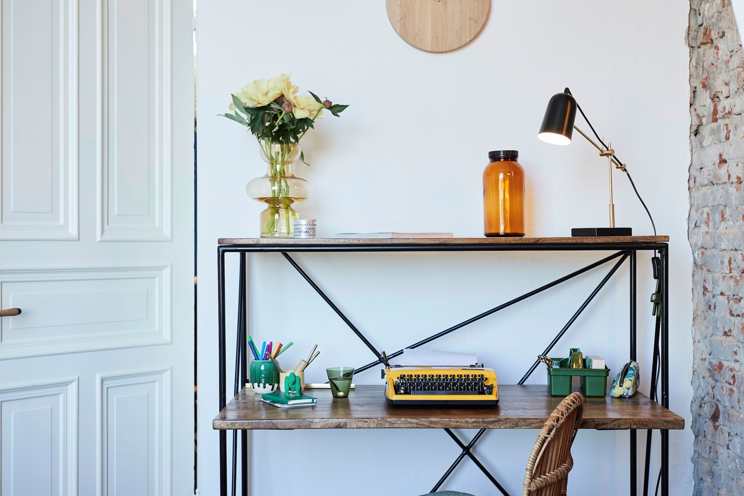 SIT Sekretär "Sulmona aus Mangoholz mit Metallgestell" Kompakter Sekretär mit Regal im minimalistischen Industrial-Design