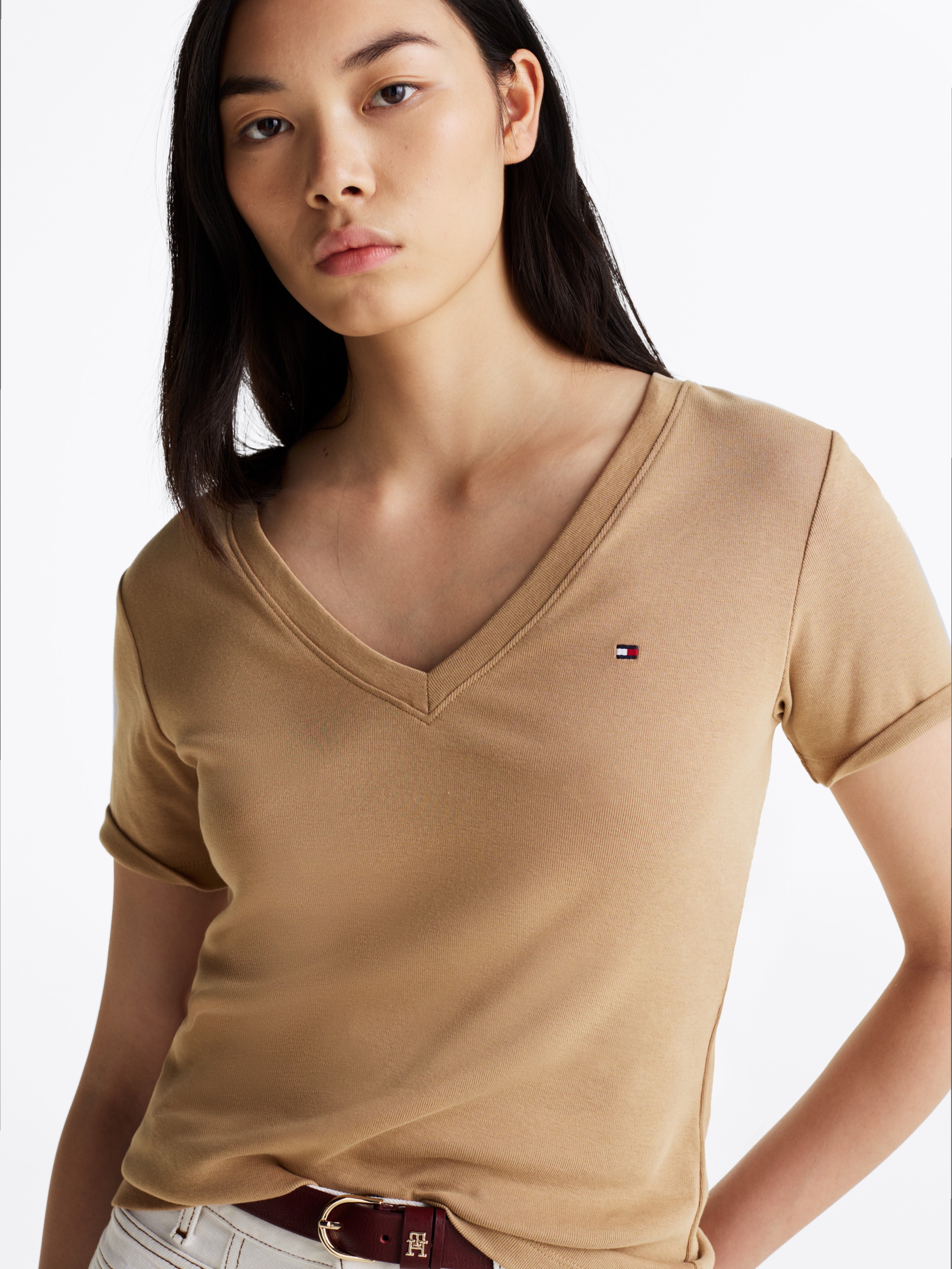 Tommy Hilfiger T-Shirt »SLIM CODY V-NK SS«, mit Logostickerei