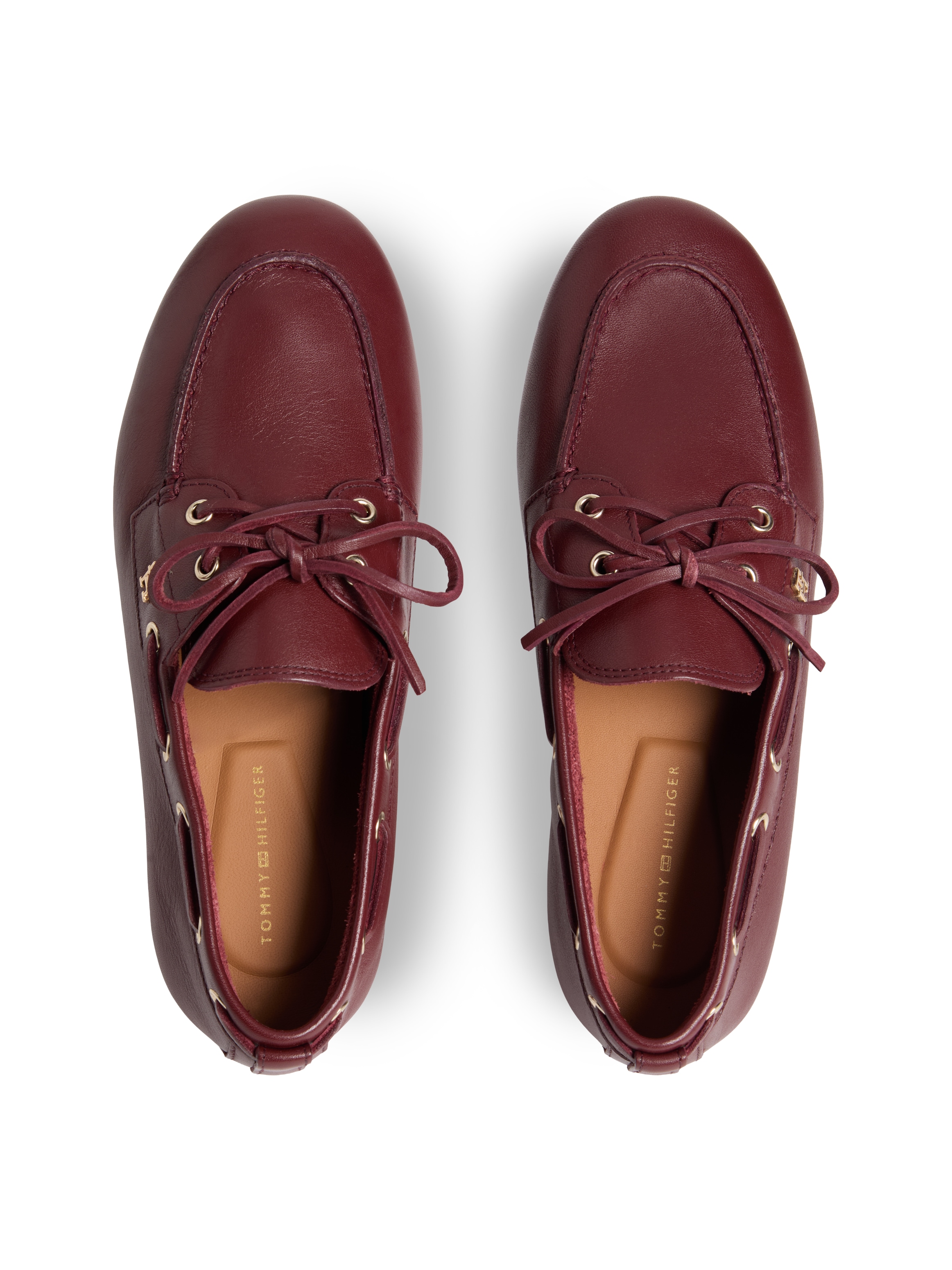 Tommy Hilfiger Bootsschuh »TH SLEEK LEATHER BOAT SHOE«  Bootsschuh, Businessschuh mit Blockabsatz und Ösen mit Durchzug