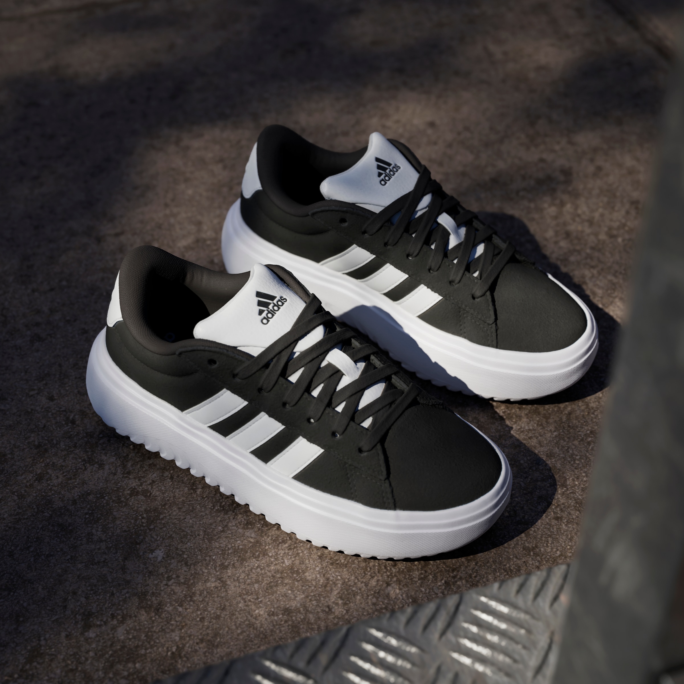 adidas Sportswear Sneaker »GRAND COURT PLATFORM«, Design auf den Spuren des adidas Superstar