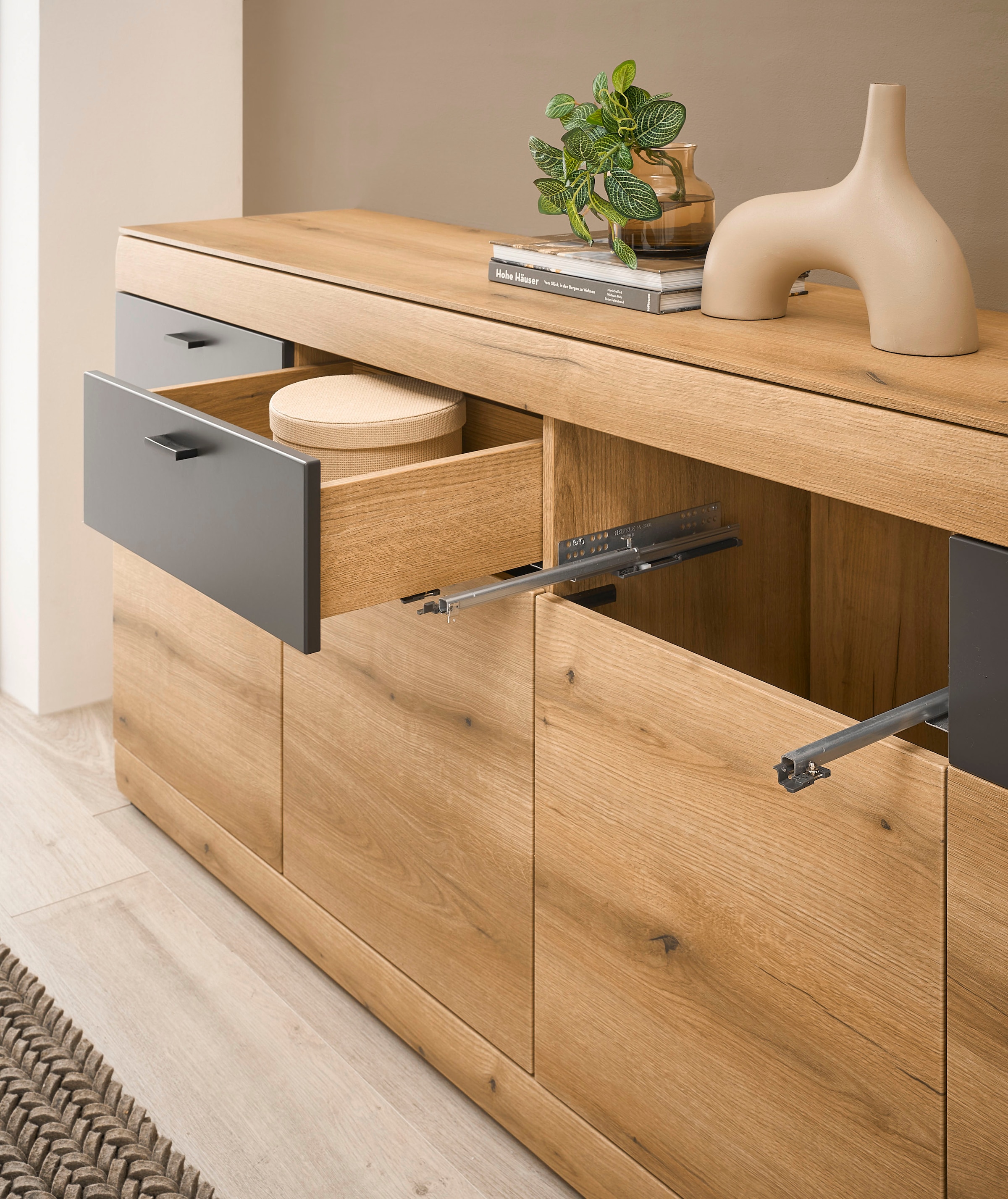Home affaire Sideboard »Soleto, moderner Schrank, Kommode, 200 cm breit« zeitlos, schwarze Griffe aus Metall, ausreichend Stauraum