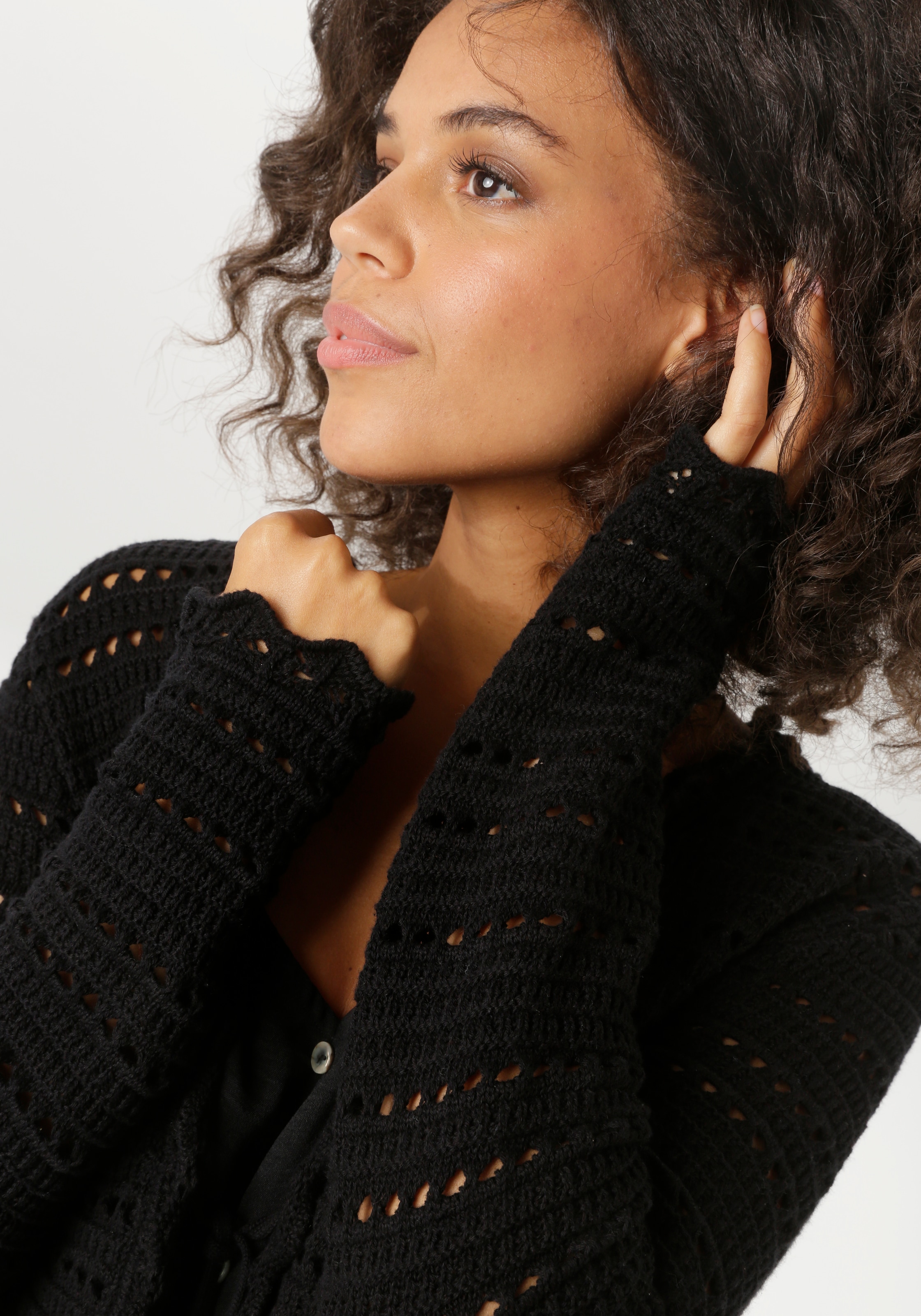 Aniston CASUAL Strickjacke im trendigen Ajour-Muster-Mix