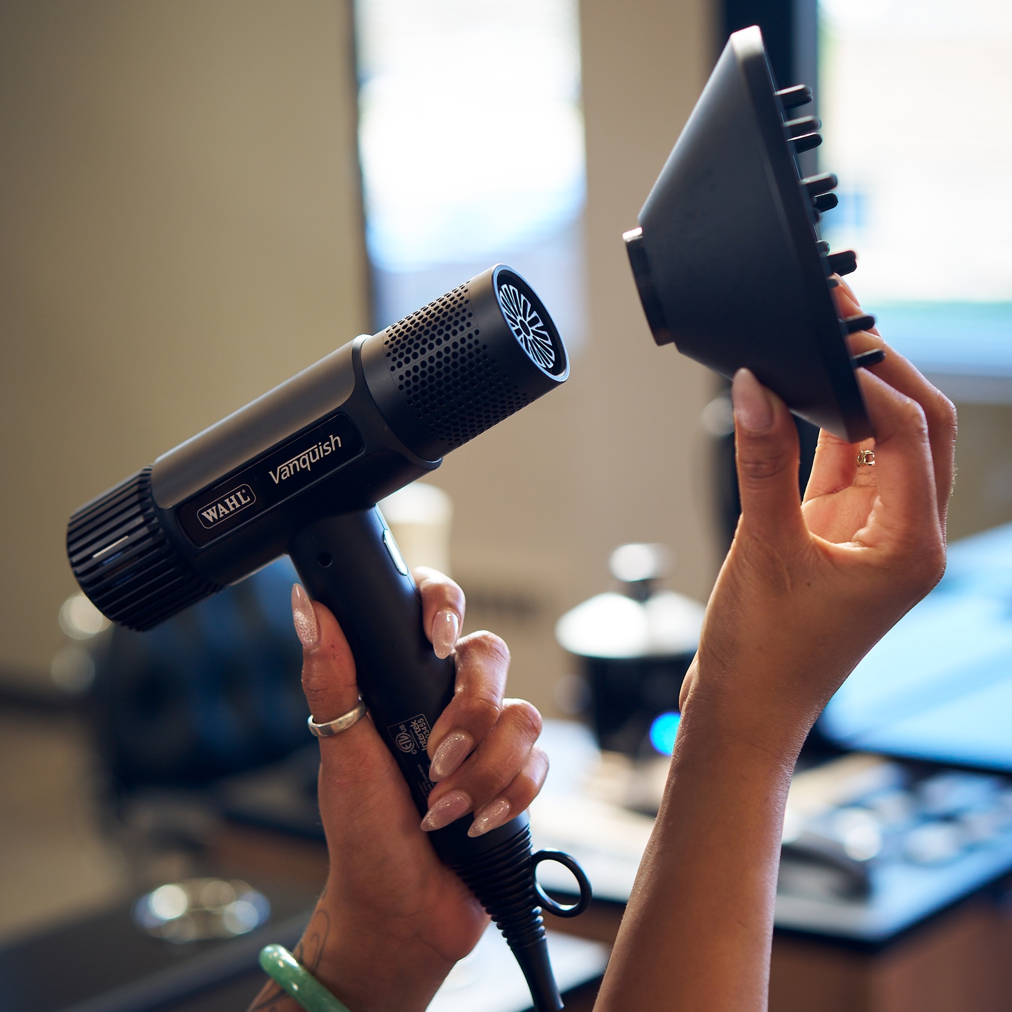 Wahl Ionic-Haartrockner »VANQUISH«, 1600 W, 3 Aufsätze, Leicht, SMOOTHTONE™-Motorsystem, FLOW CONTROL Technologie, Auto Clean