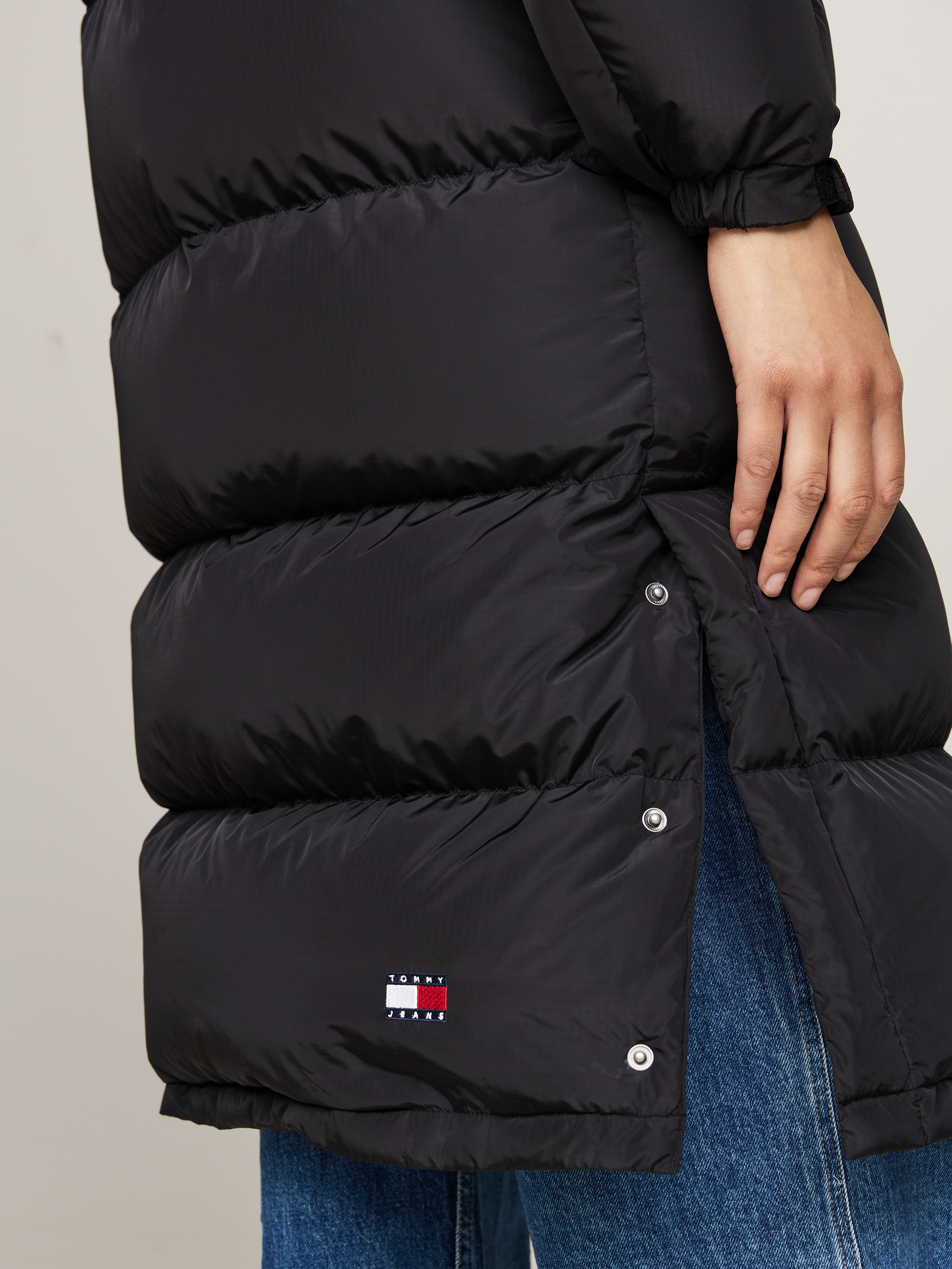 Tommy Jeans Steppmantel »TJW ALASKA LONG PUFFER EXT«, mit Logostickerei