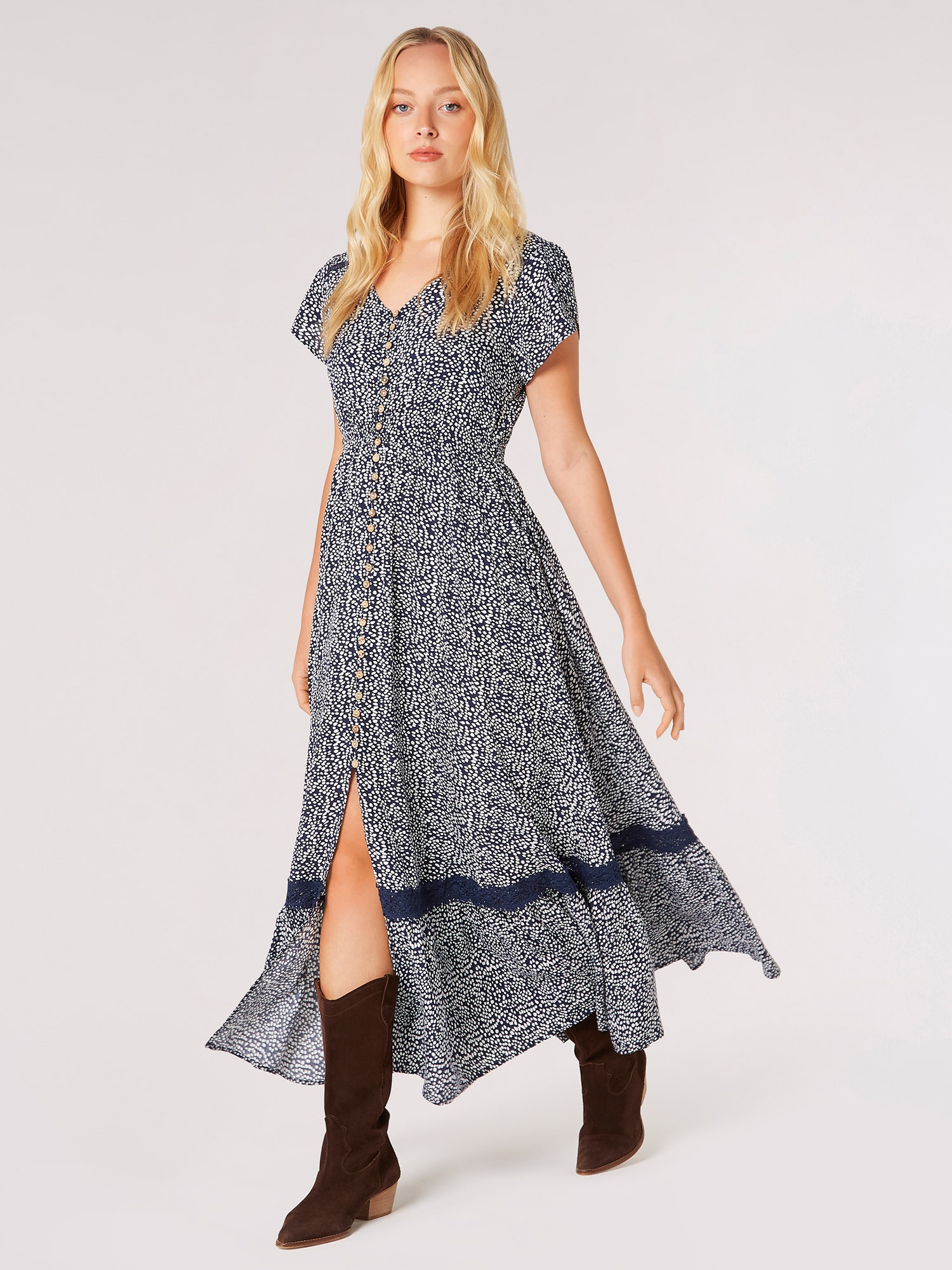 Apricot Druckkleid »Gemustertes Maxikleid« 1 tlg. mit bestickter Bordüre