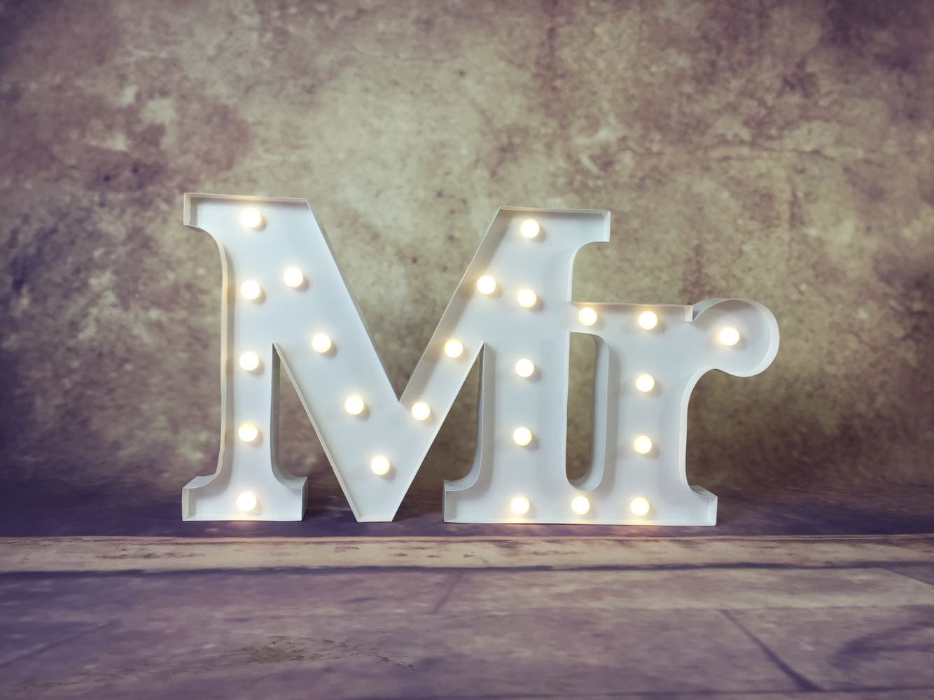 MARQUEE LIGHTS LED Dekolicht »Mr«, 24 flammig, Leuchtmittel LED-Modul | LED fest integriert, Wandlampe, Tischlampe Schriftzug Mr mit 24 Leuchtmittel - 71x38 cm