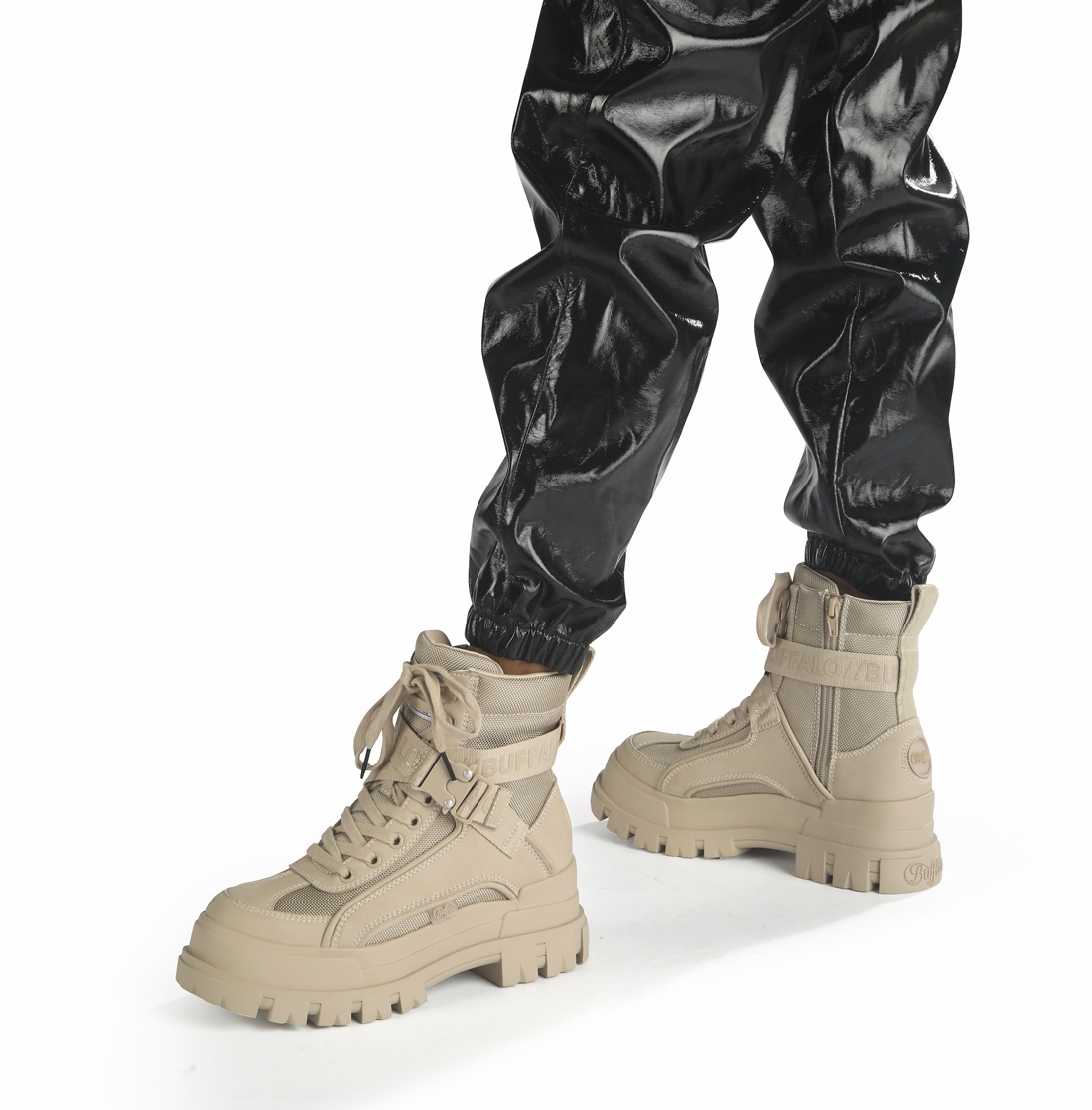 Buffalo Winterboots »Aspha Com1 Vegan«  Schnürstiefelette, Plateauboots mit Innen-Reißverschluss