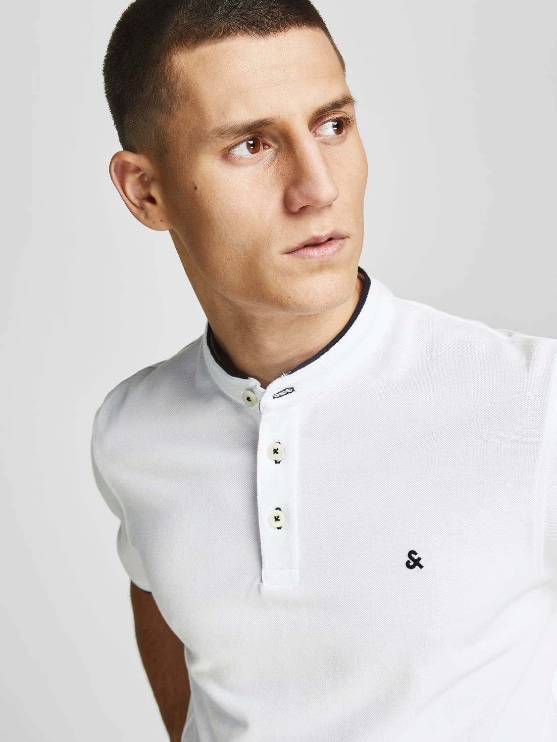 Jack & Jones Kurzarmshirt »PAULOS MAO POLO«, mit kontrastfarbiger Kante am schmalen Stehkragen und am Ärmelsaum
