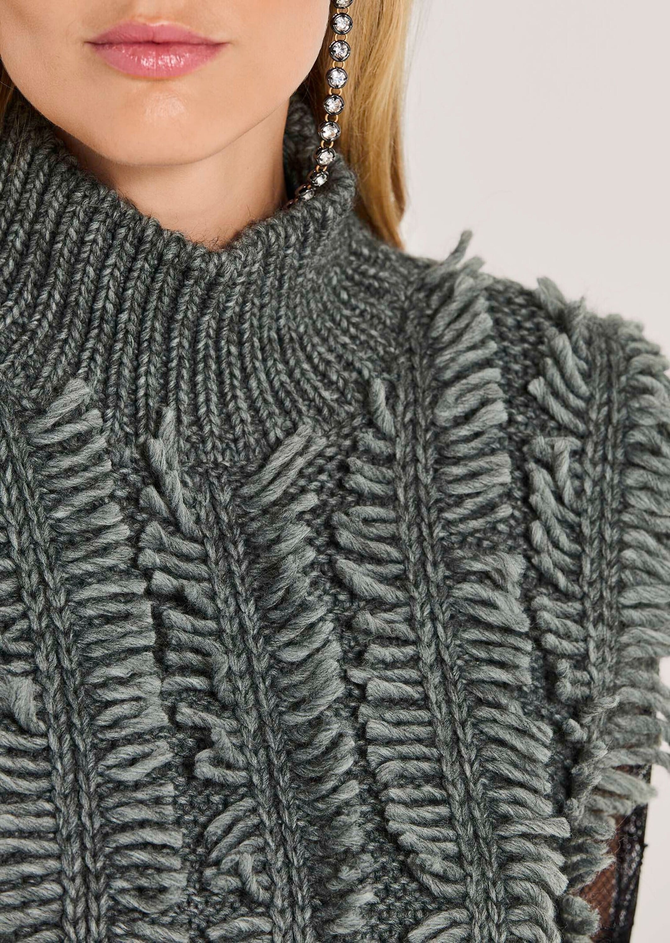 MADELEINE Pullunder »Pullunder Moderner Fransenstrick mit Stehkragen«