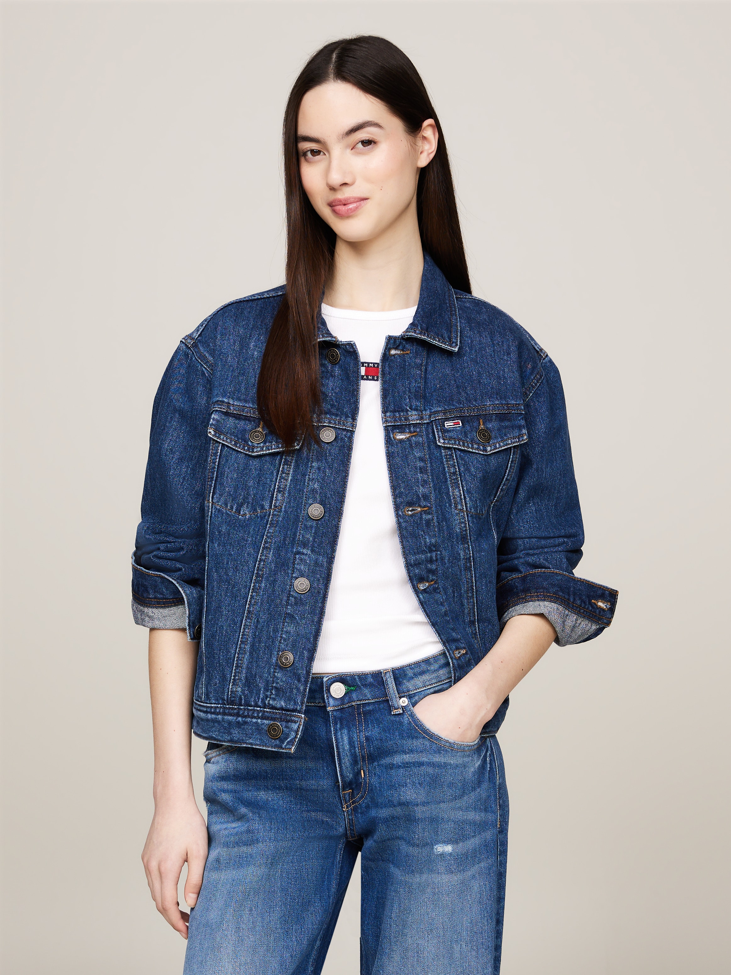 Jeansjacke »MOM CLS JACKET BH0056«, mit Tommy Jeans Flagge