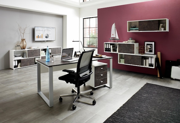 Büromöbel-Set bestehend aus Schreibtisch, Büroregale und Rollcontainer