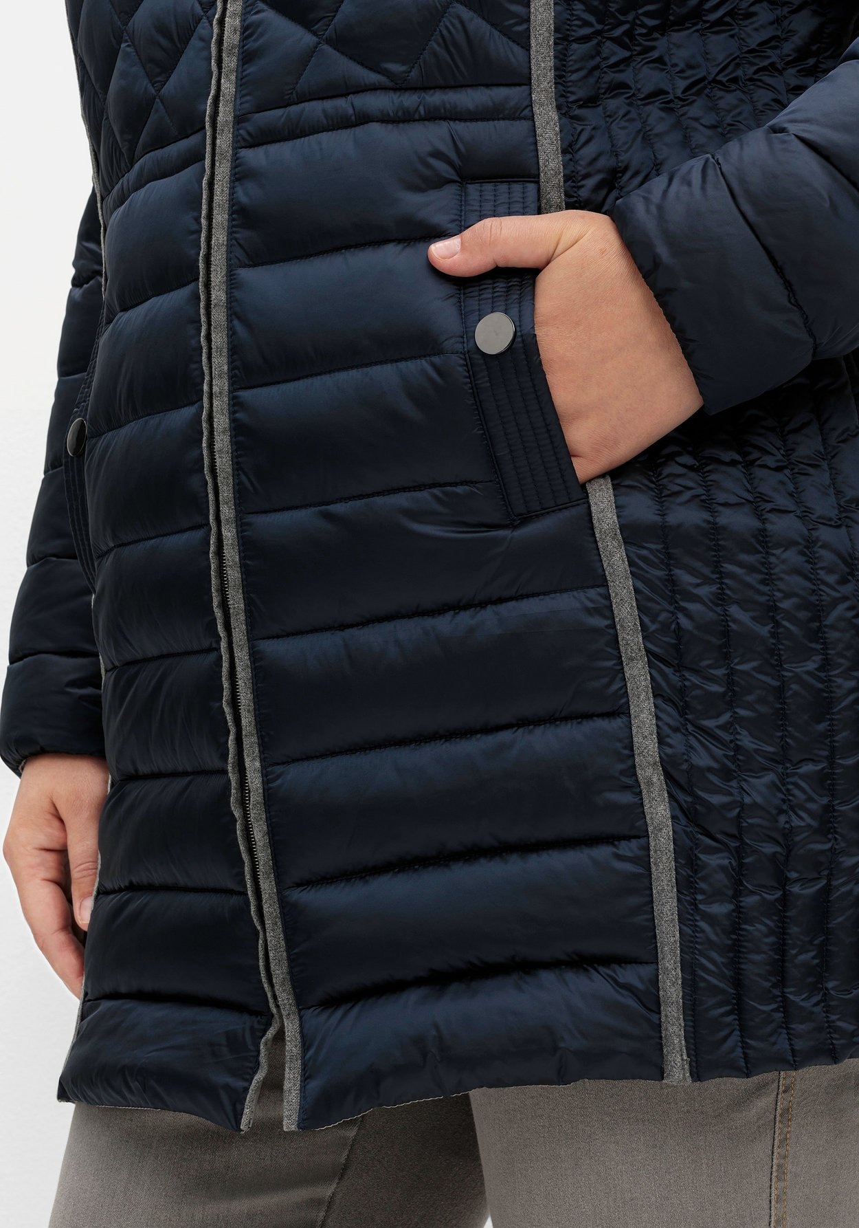 Sheego Steppjacke »Winterjacke mit feinem Schimmer und verschiedenen Steppungen«