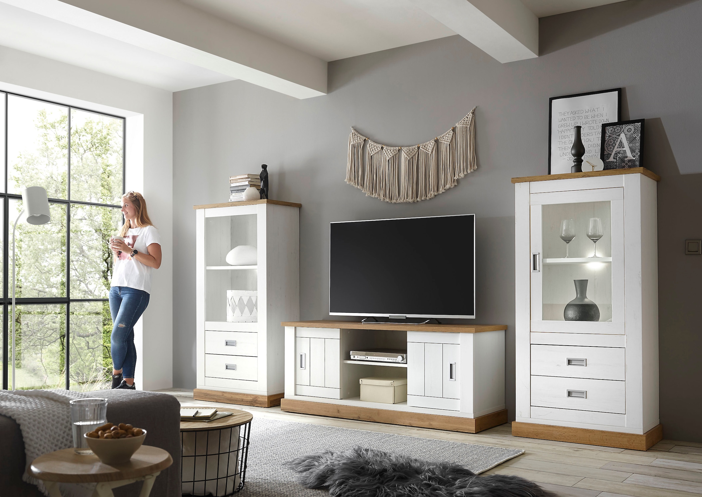 Home affaire Wohnwand »Orlando, moderne Anbauwand, Komplettset im Landhausstil«, (3 St., 1 Standregal. 1 Lowboard, 1 Vitrine), enthält Regal, Vitrine und Lowboard, 324 cm breit