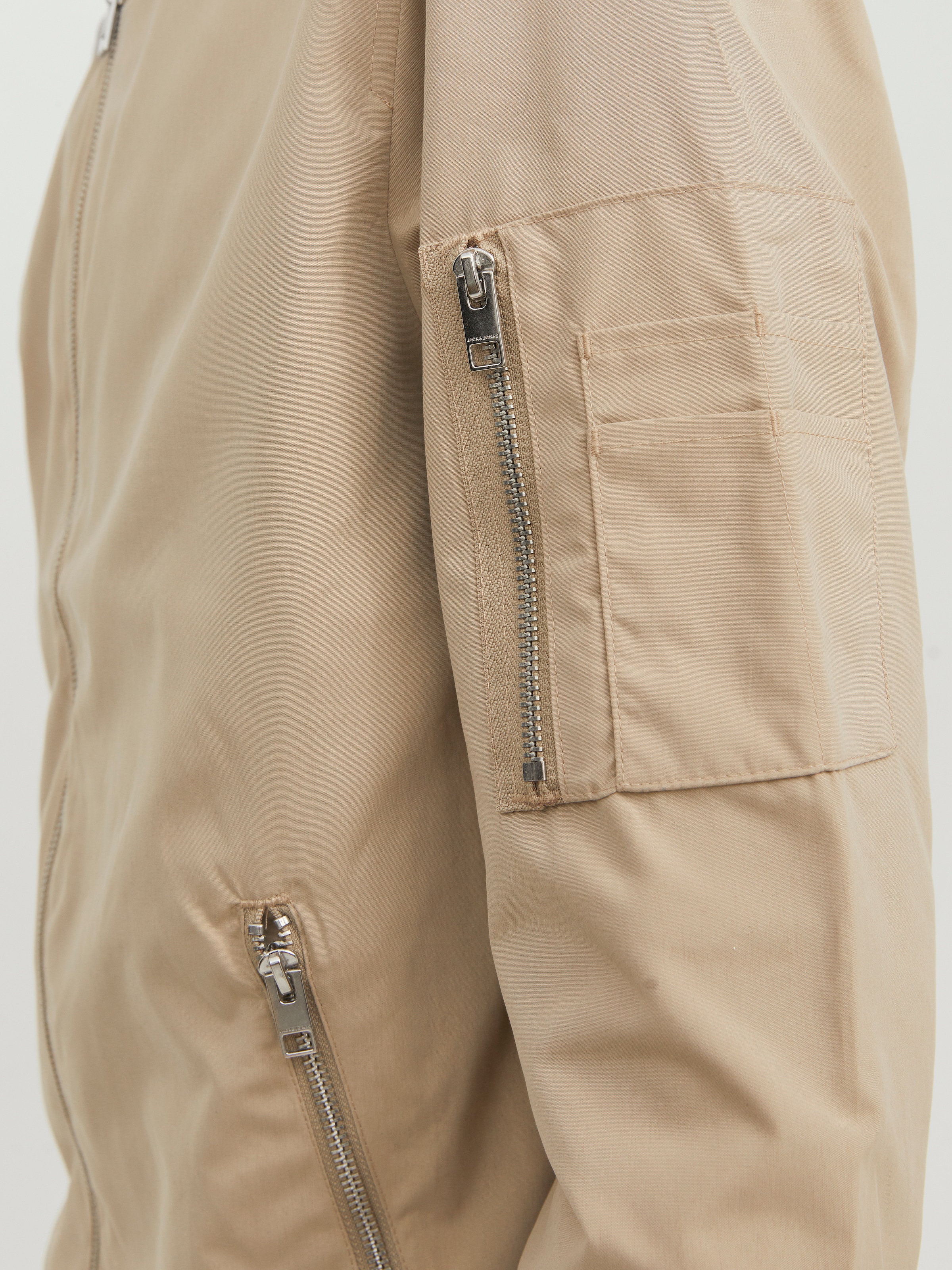 Jack & Jones Blouson »JJERUSH mit Stehkragen und Reißverschlusstaschen« ohne Kapuze unifarben, modisch, regular fit, Polyester