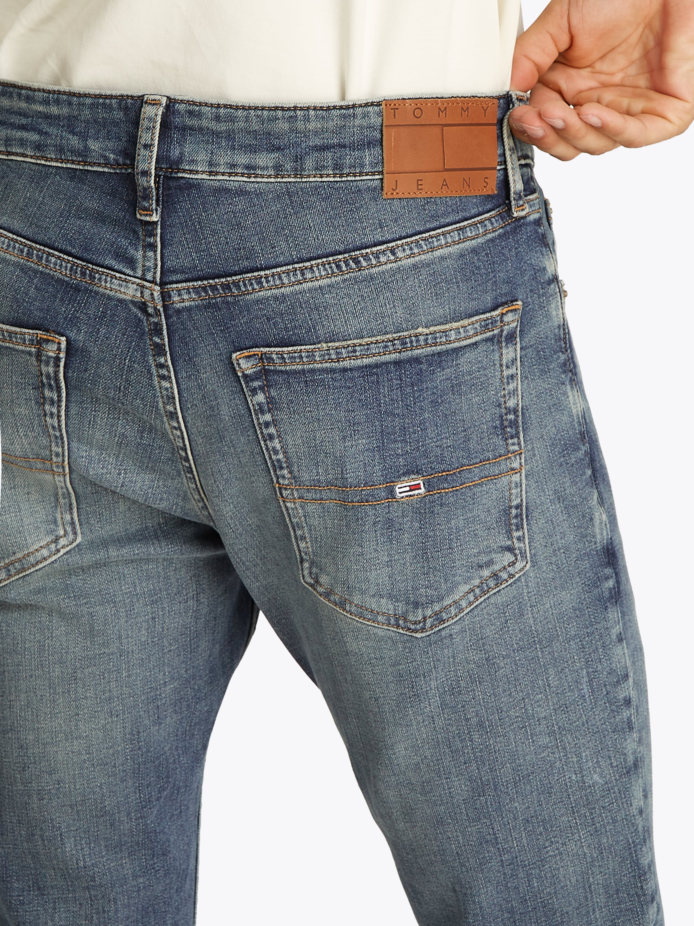 Tommy Jeans Slim-fit-Jeans »Scanton Slim Denim«, Mit Gürtelschlaufen