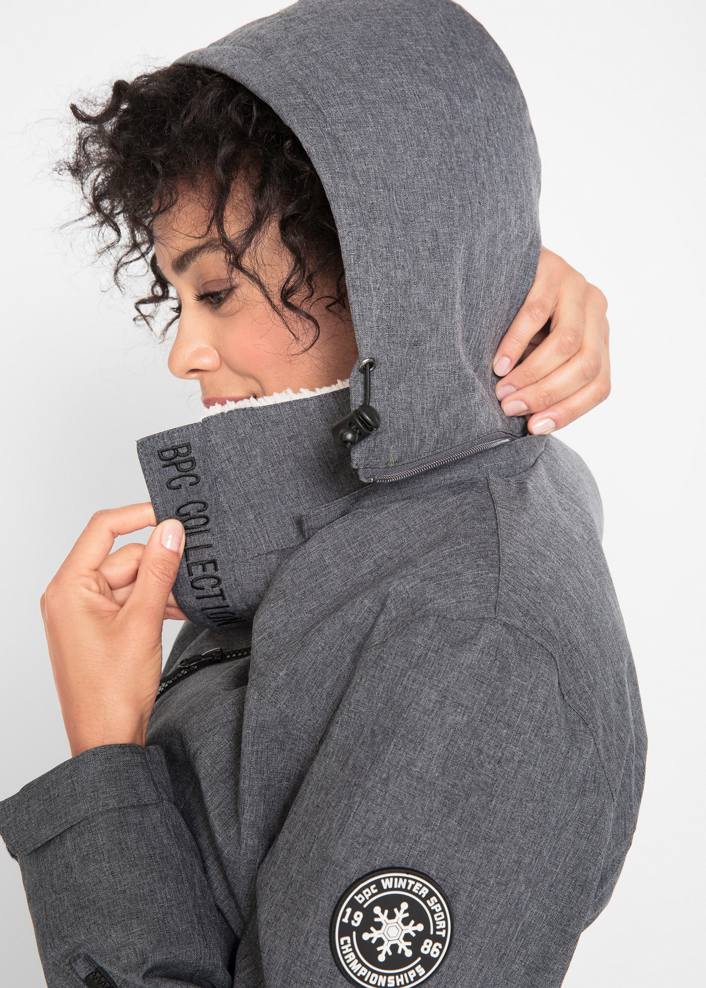 bonprix Funktionsjacke mit Kapuze mit Teddyfleece-Futter, wind- und wasserdicht, mit hohem Stehkragen