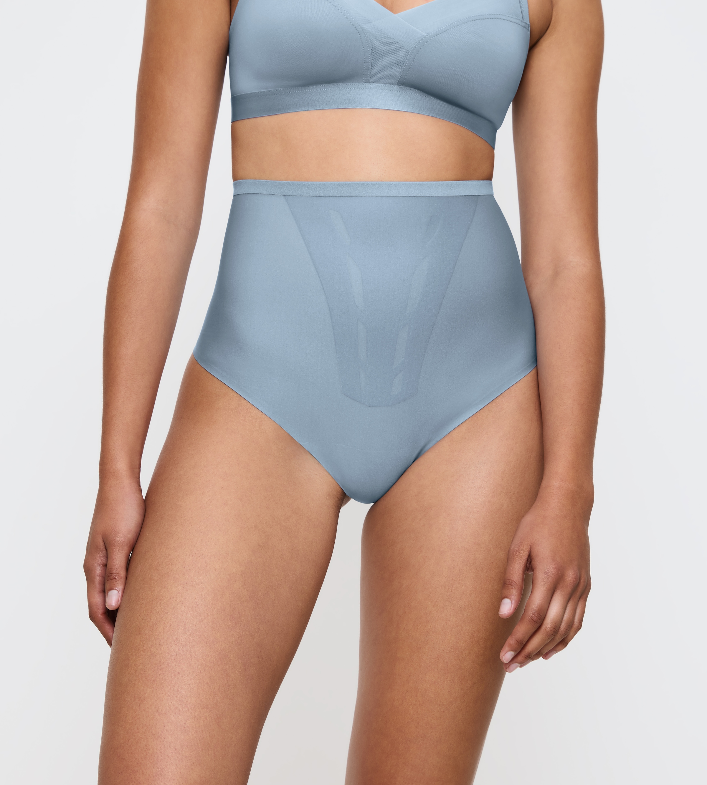 Triumph Shapingstring "Shape Smart" formend, leicht, nahtlos, elastisch, mit Power-Mesh-Zonen