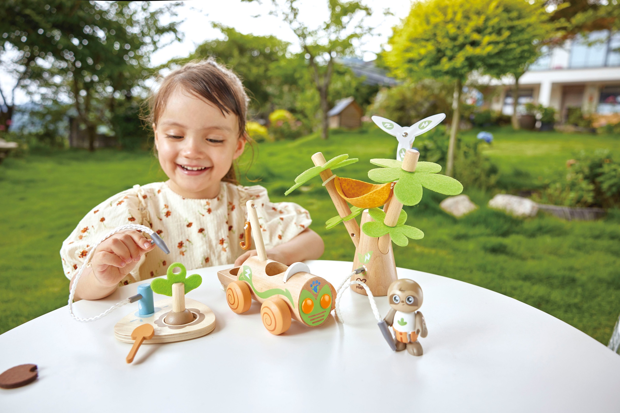 Hape Spielwelt »Bäume pflanzen mit dem E-Auto«