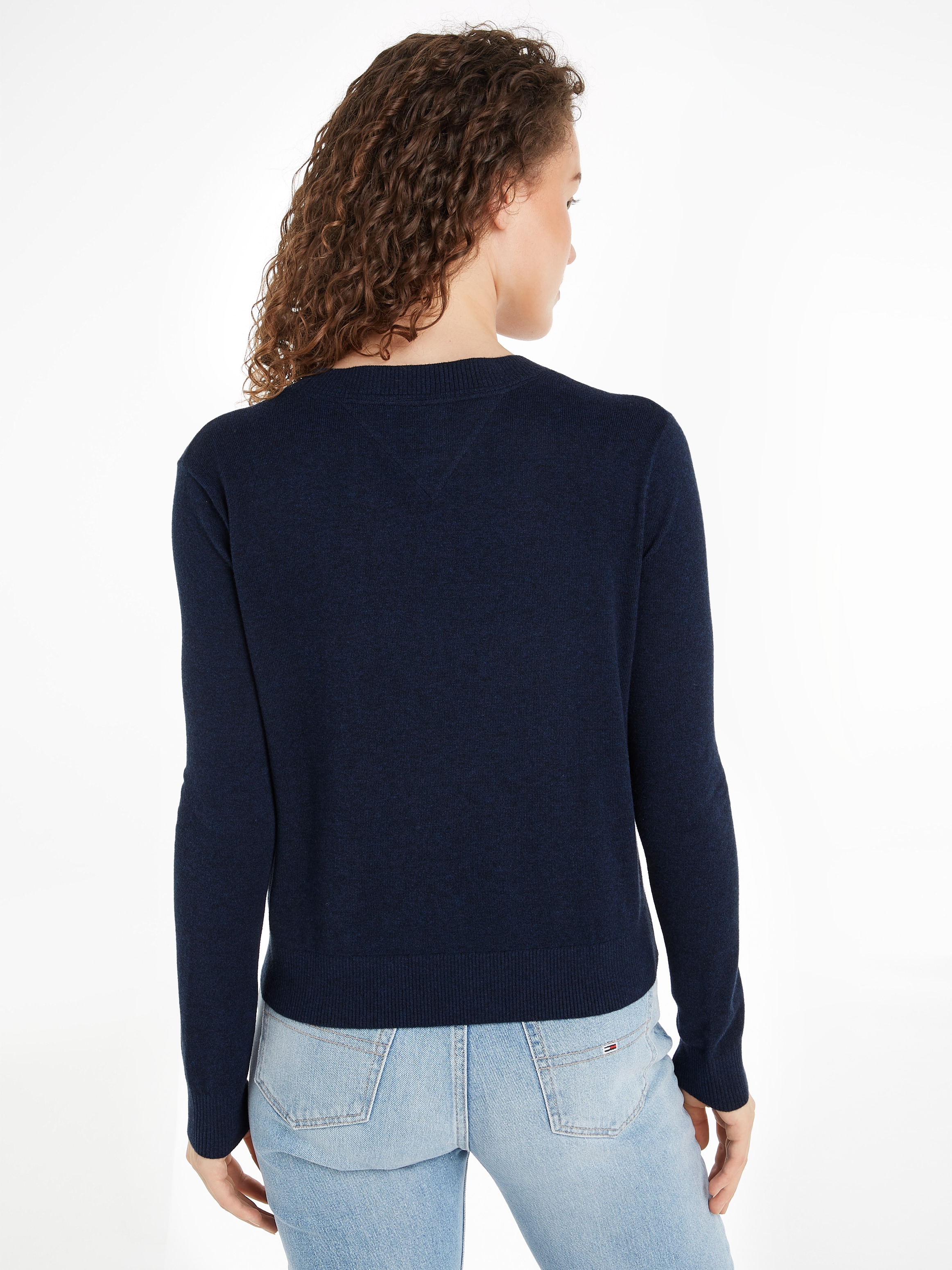 Tommy Jeans Strickpullover »TJW ESSENTIAL VNECK SWEATER EXT«, mit Logostickerei