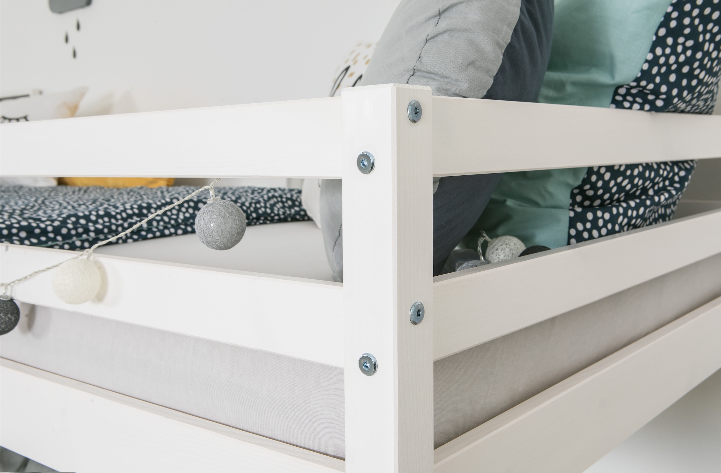 Ticaa Kinder-Etagenbett »René, FSC® zertifiziertes Massivholz, mit Trittleiter + Rundum-Absturzschutz, in natur und weiß lieferbar