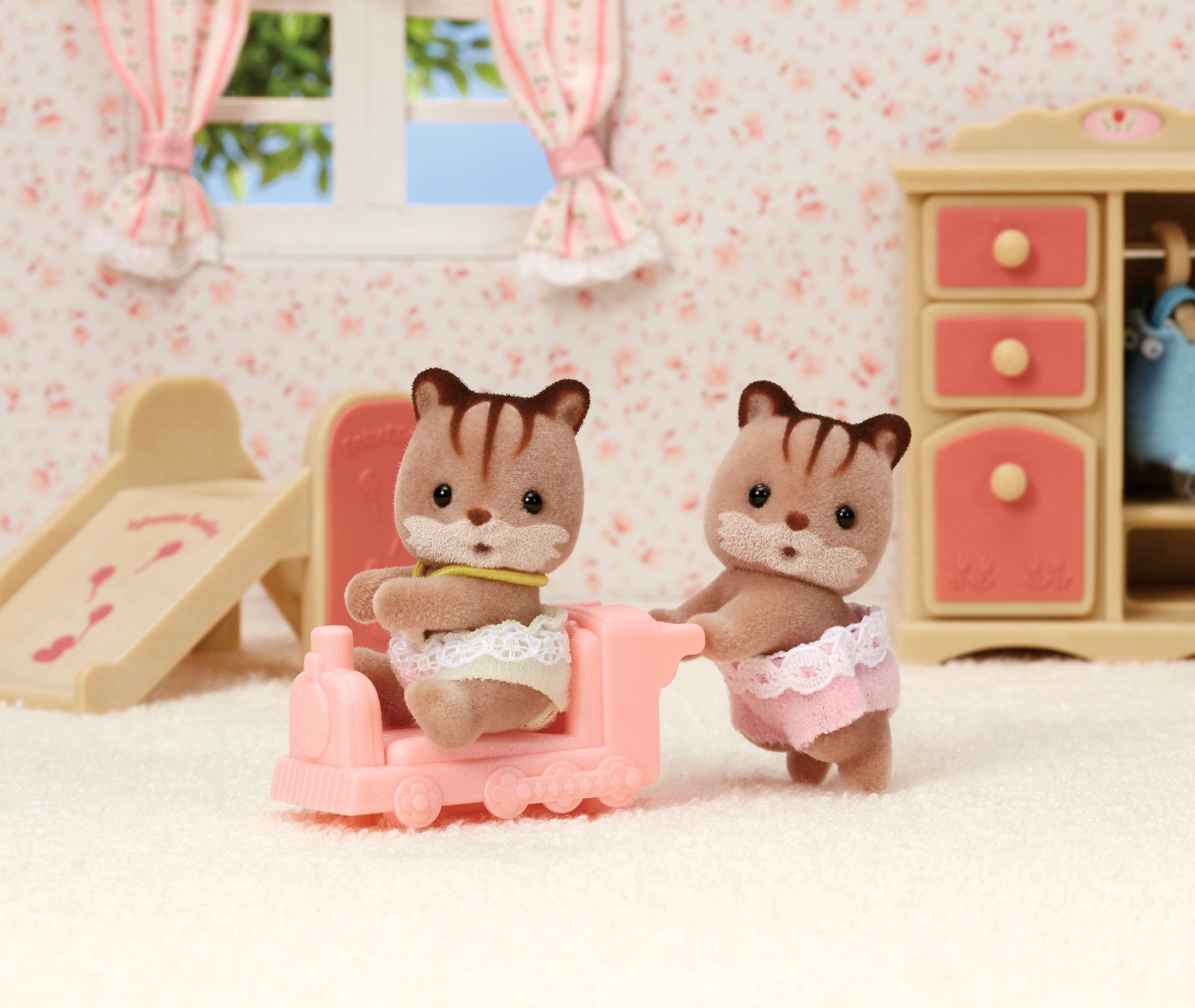 Sylvanian Families Spielfigur »Walnuss Eichhörnchen Zwillinge (5421)«