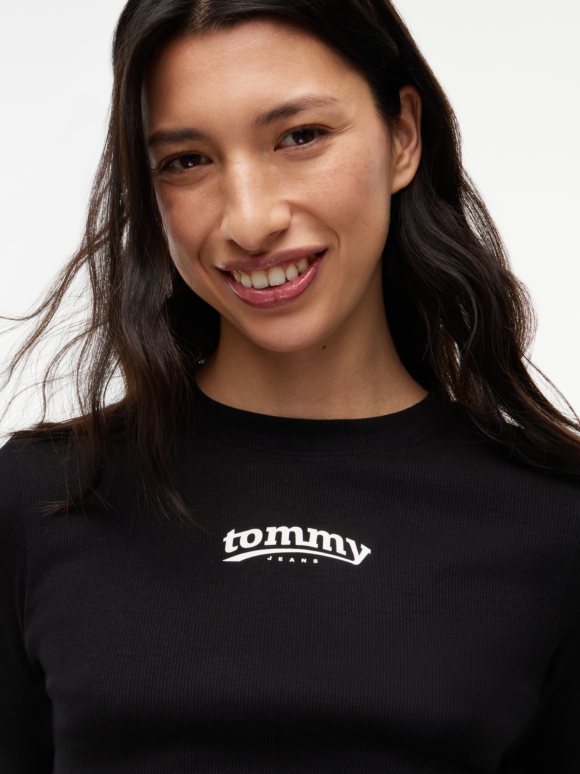 Tommy Jeans Langarmshirt »TJW SLIM ESS LOGO 1 LS TEE« Baumwollmischung, slim fit