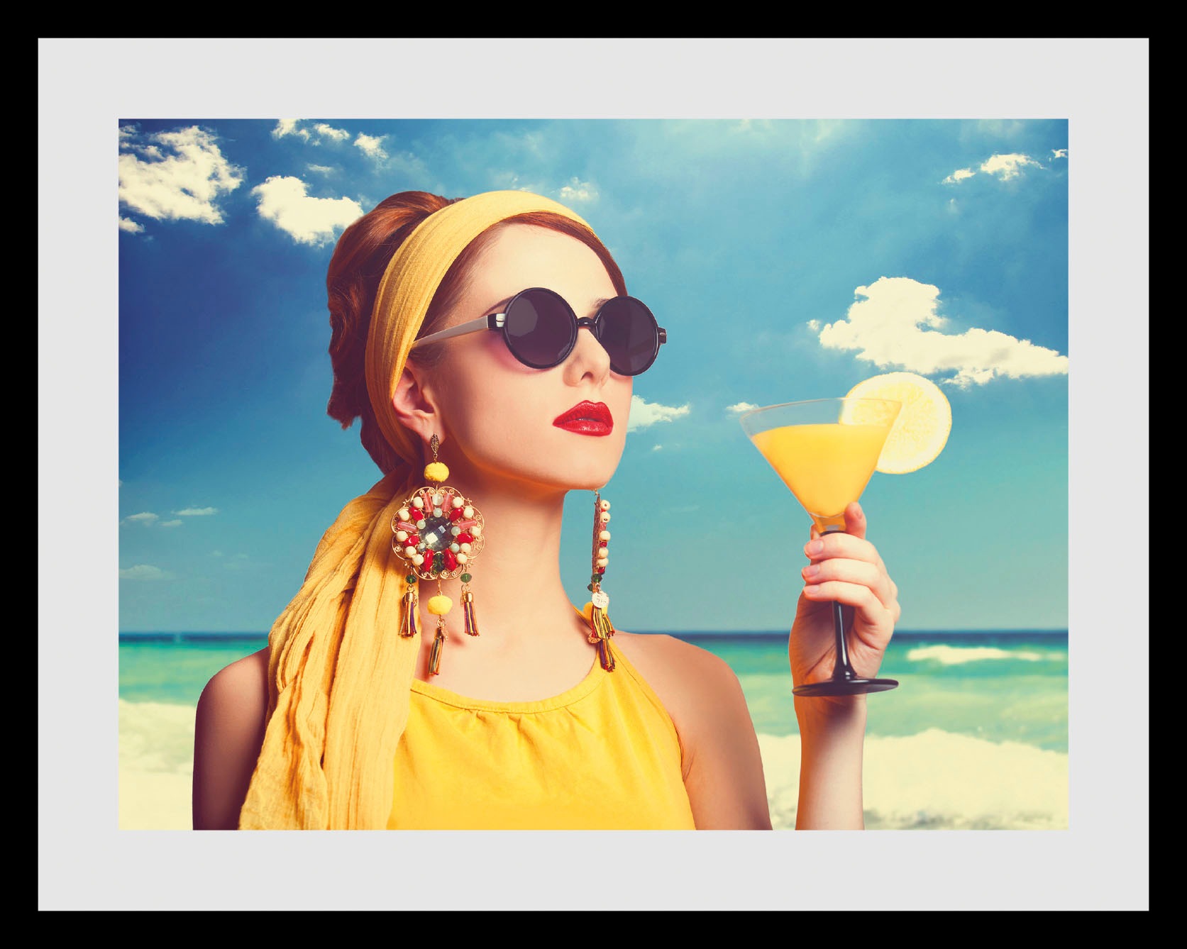 queence Bild »Urlaubsgefühle«, Frau-Bilder von Frauen-Art-Kunst-Fashion-Mode-Magazincover-Meer-Meer Bilder, (1 St.), HD Premium Poster-Druck inkl. Holzrahmen