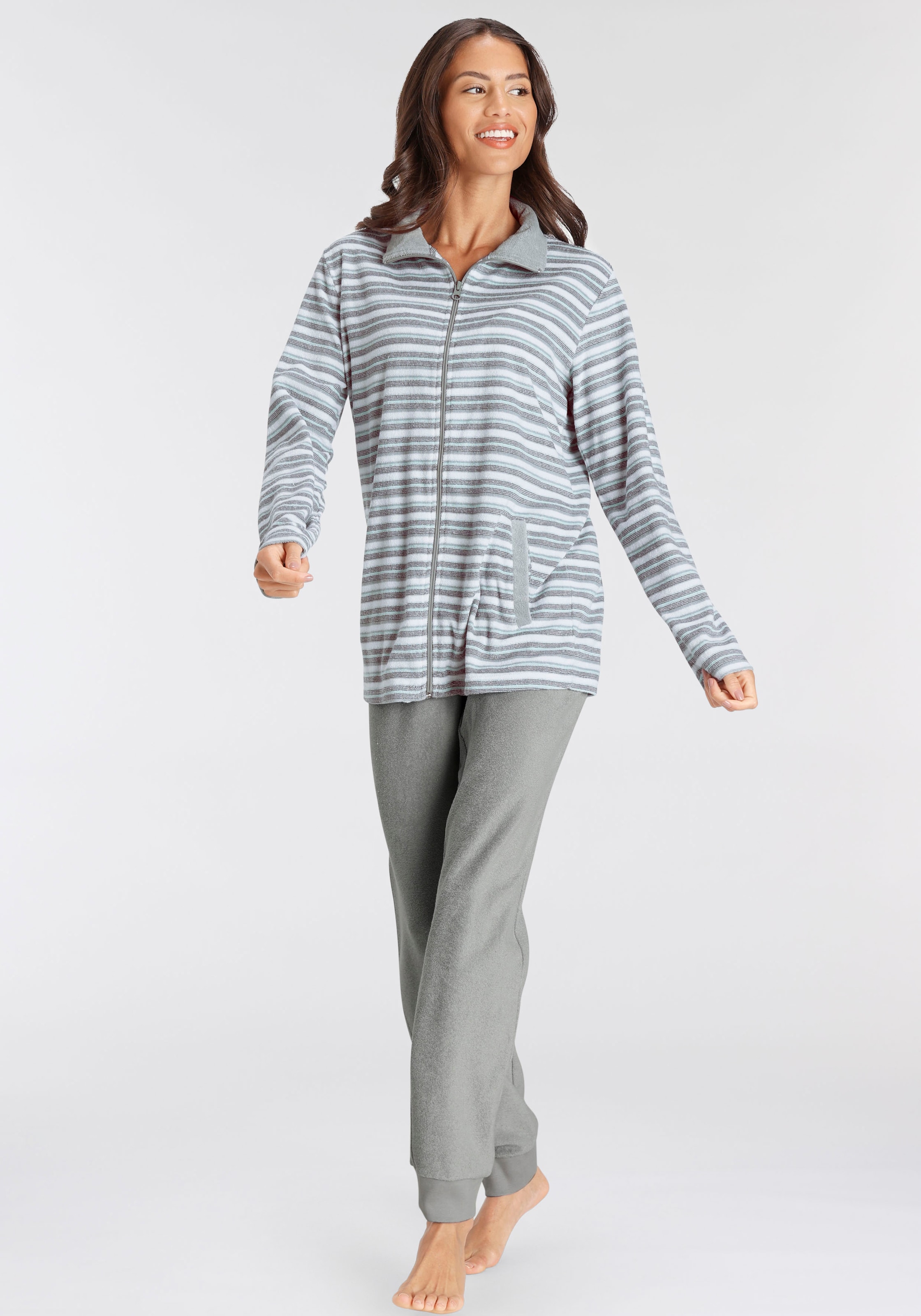 Vivance Dreams Pyjama, (2 tlg.), aus weichem Frottée mit Reißverschluss