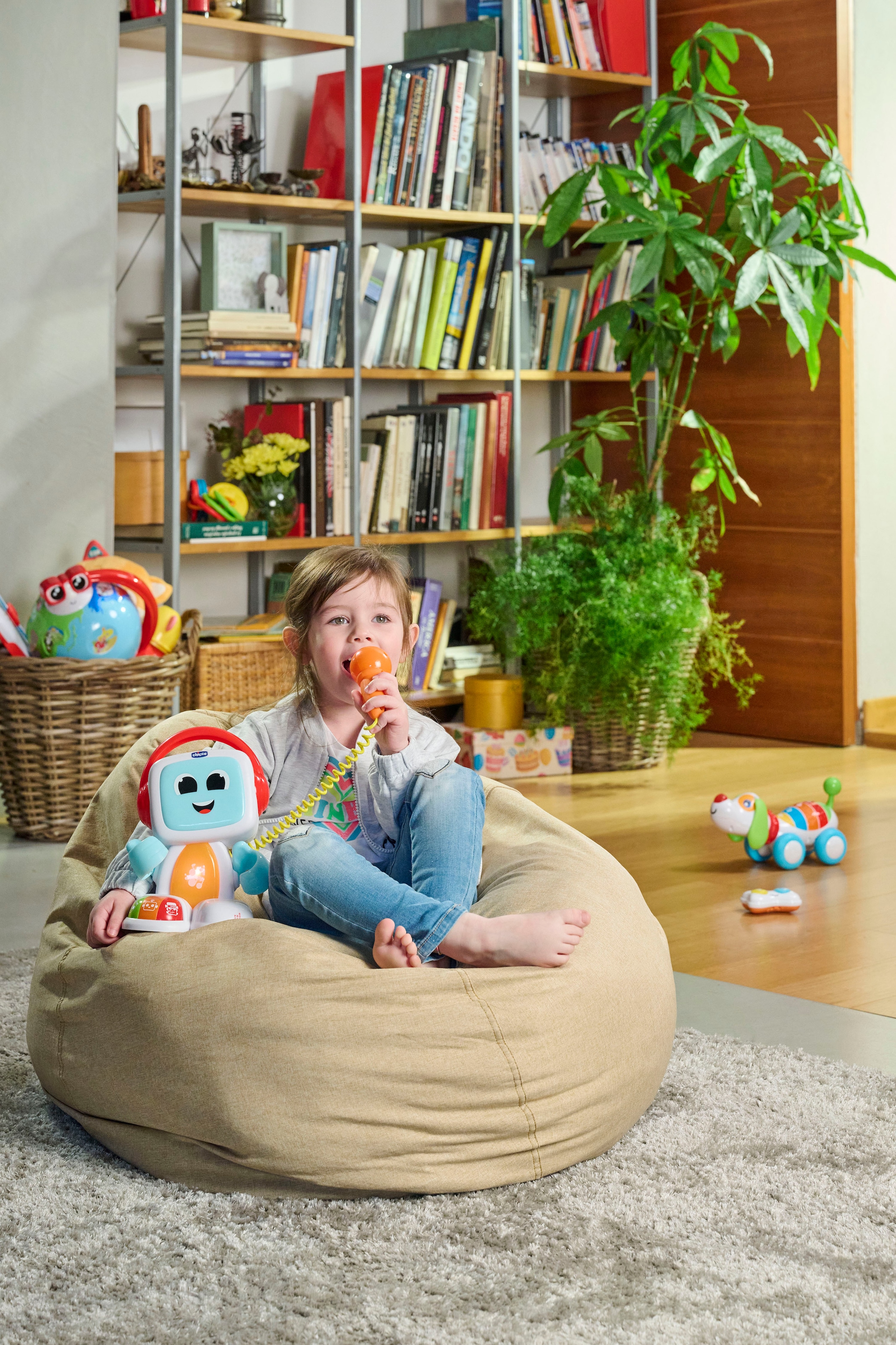 Chicco Lernspielzeug »Robit - sing mit mir«, mit Licht- & Soundeffekt
