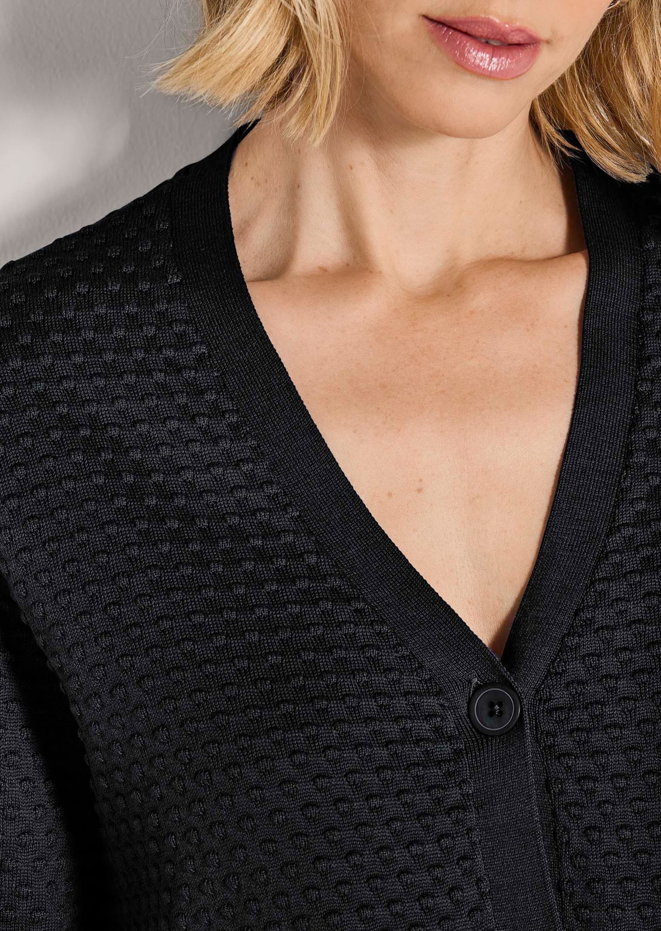 MADELEINE Strickjacke »Strickjacke Eleganter Cardigan mit V-Ausschnitt« Strukturstrick