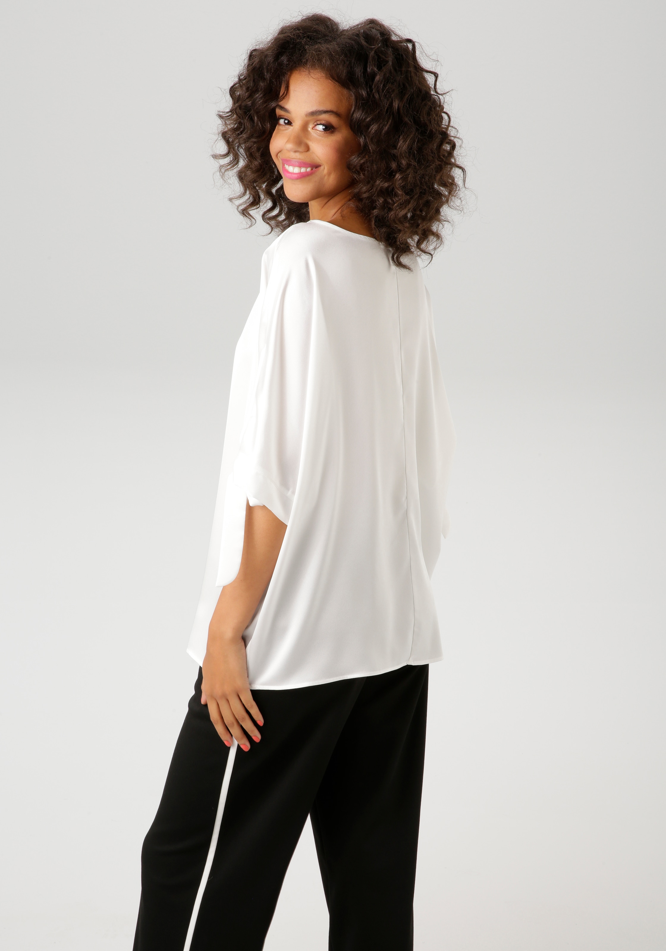 Aniston CASUAL Schlupfbluse, mit raffinierten Cut-Out an den 3/4-langen Ärmeln