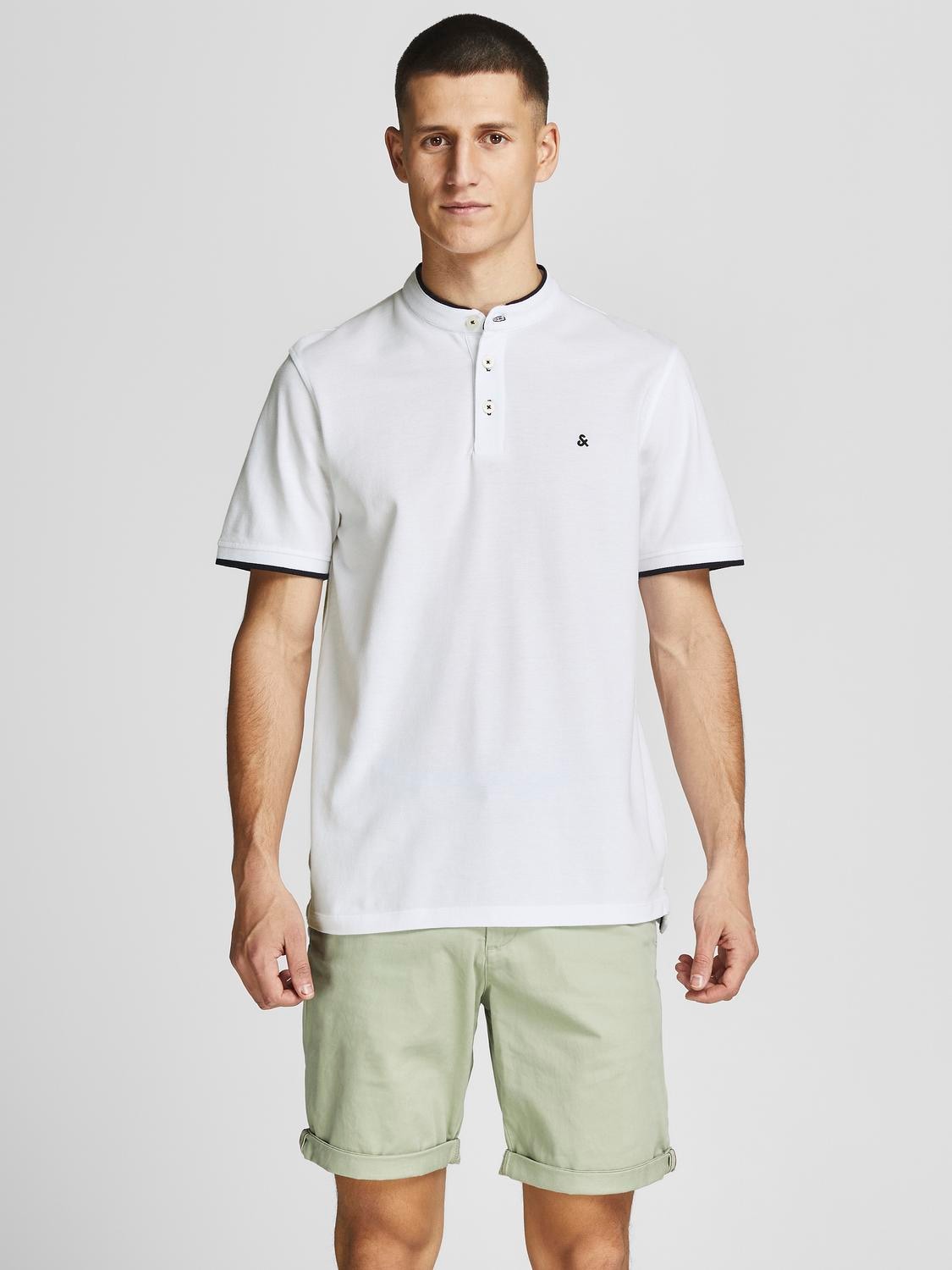 Jack & Jones Kurzarmshirt »PAULOS MAO POLO«, mit kontrastfarbiger Kante am schmalen Stehkragen und am Ärmelsaum

