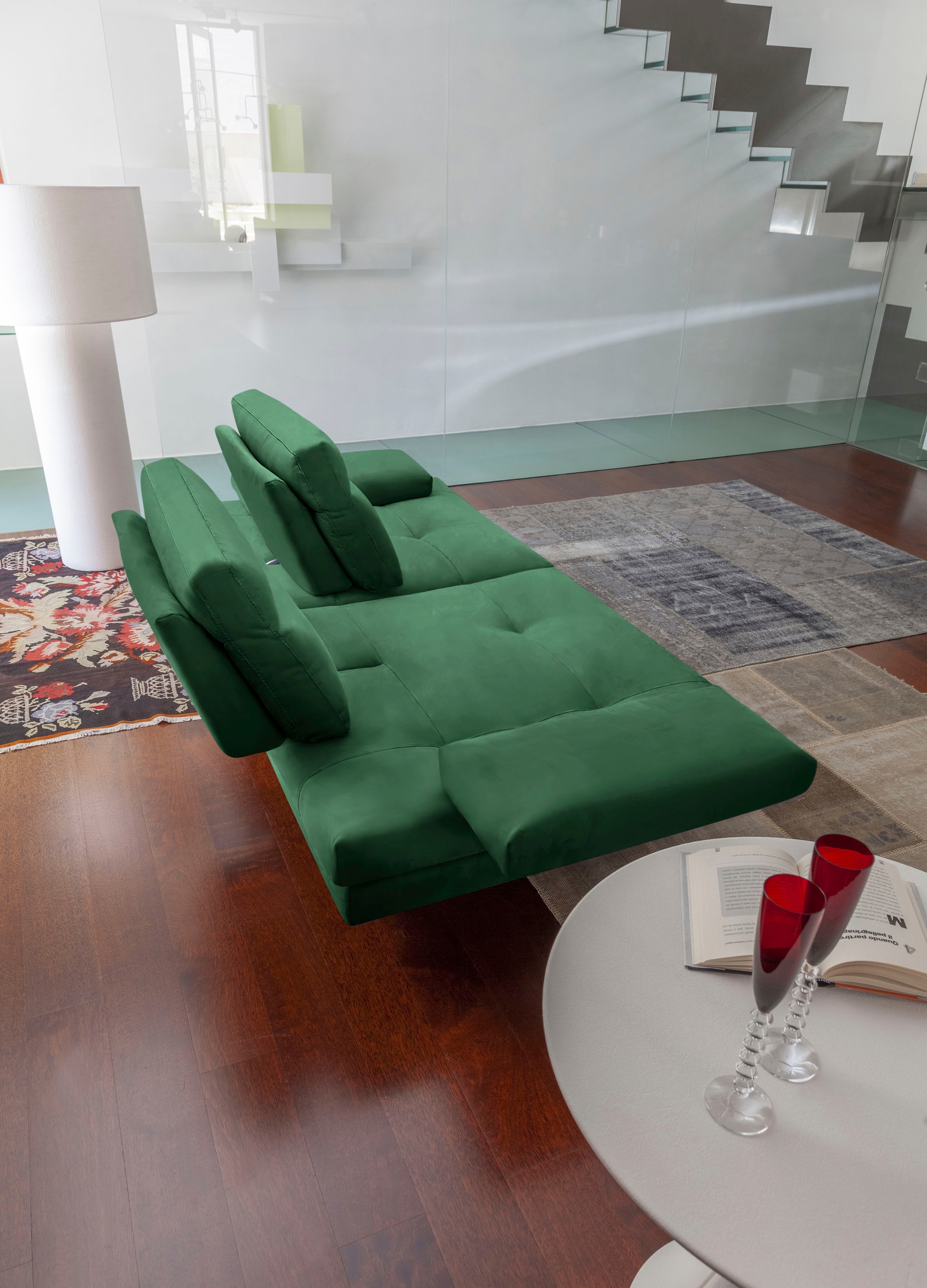 CALIA ITALIA 3-Sitzer »Toby Wing, Designsofa, hochwertige Verarbeitungsdetails, bequem«, inkl. Sitztiefenverstellung und Armteilfunktion, Füße in Schwarz matt