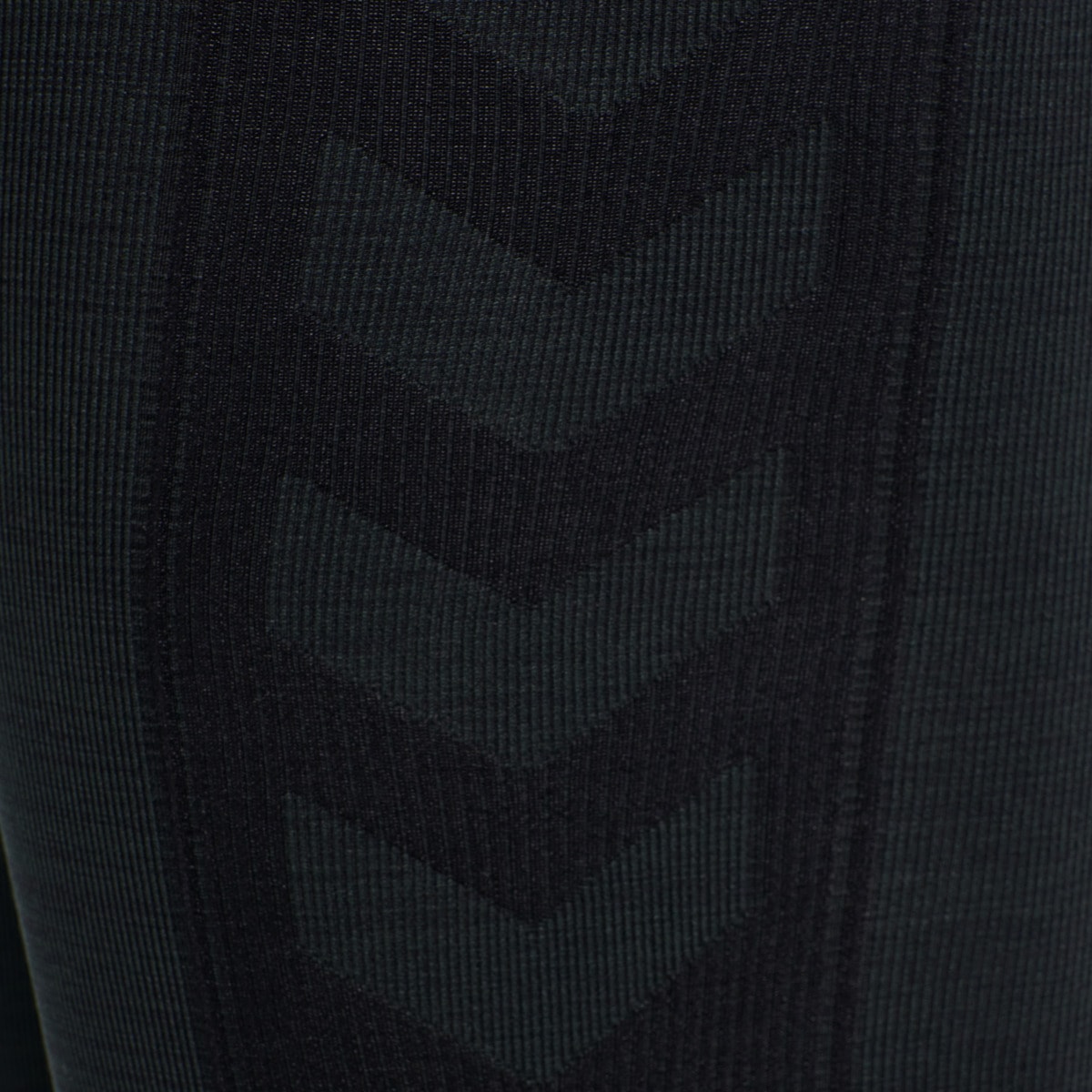 hummel Trainingsshorts »HMLCLEA SEAMLESS CYCLING SHORTS«  aus gestricktem Mesh-Material, mit BEECOOL® Technologie, dehnbar