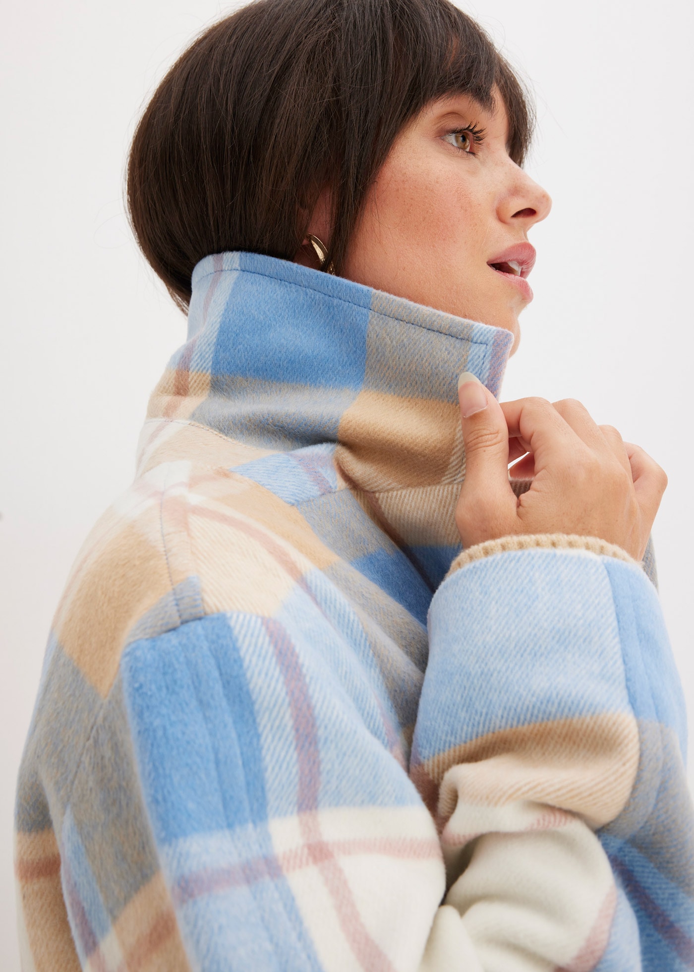 bonprix Langmantel »Oversize-Mantel n Wolloptik« Oversize-Passform, mit Reverskragen, mit Pattentaschen