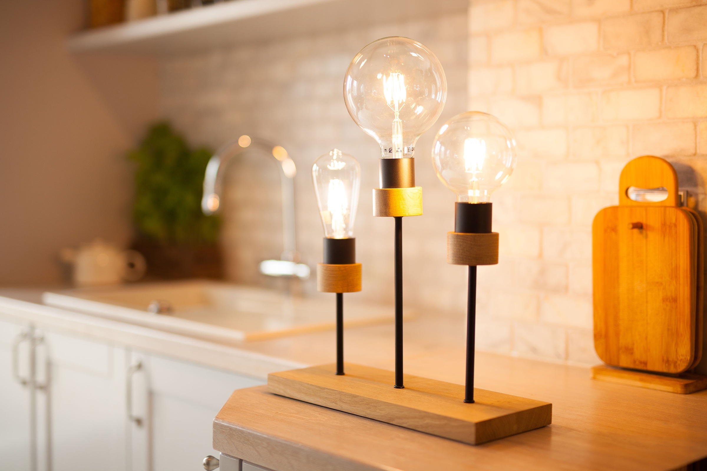 BRITOP LIGHTING Tischleuchte »CHANDELLE«, 3 flammig, Leuchtmittel E27 | Leuchtmittel wechselbar-ohne Leuchtmittel, Naturprodukt aus Eichenholz