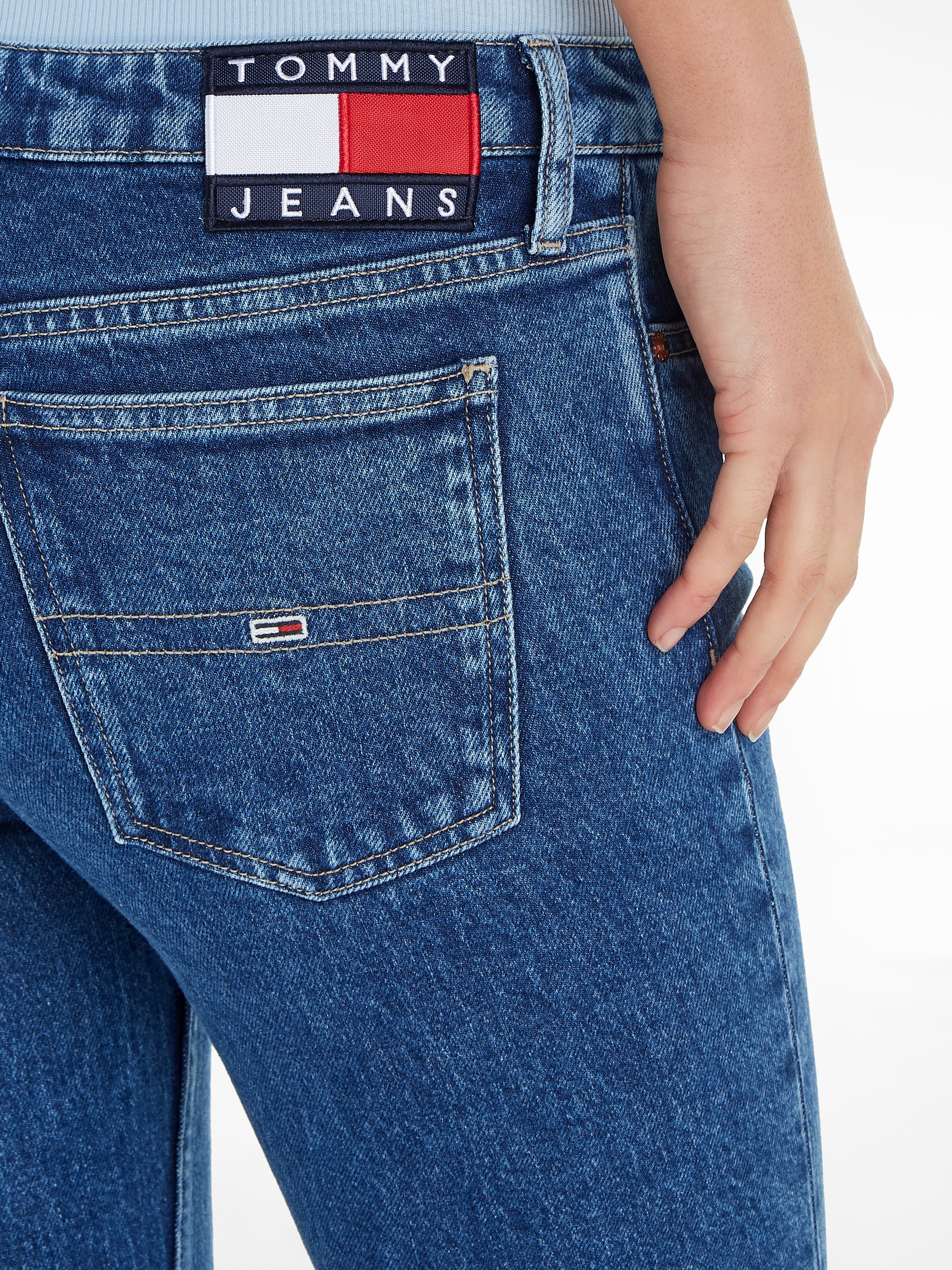 Jeans Tommy mit bei ♕ Jeans Schlagjeans, Tommy Logobadge